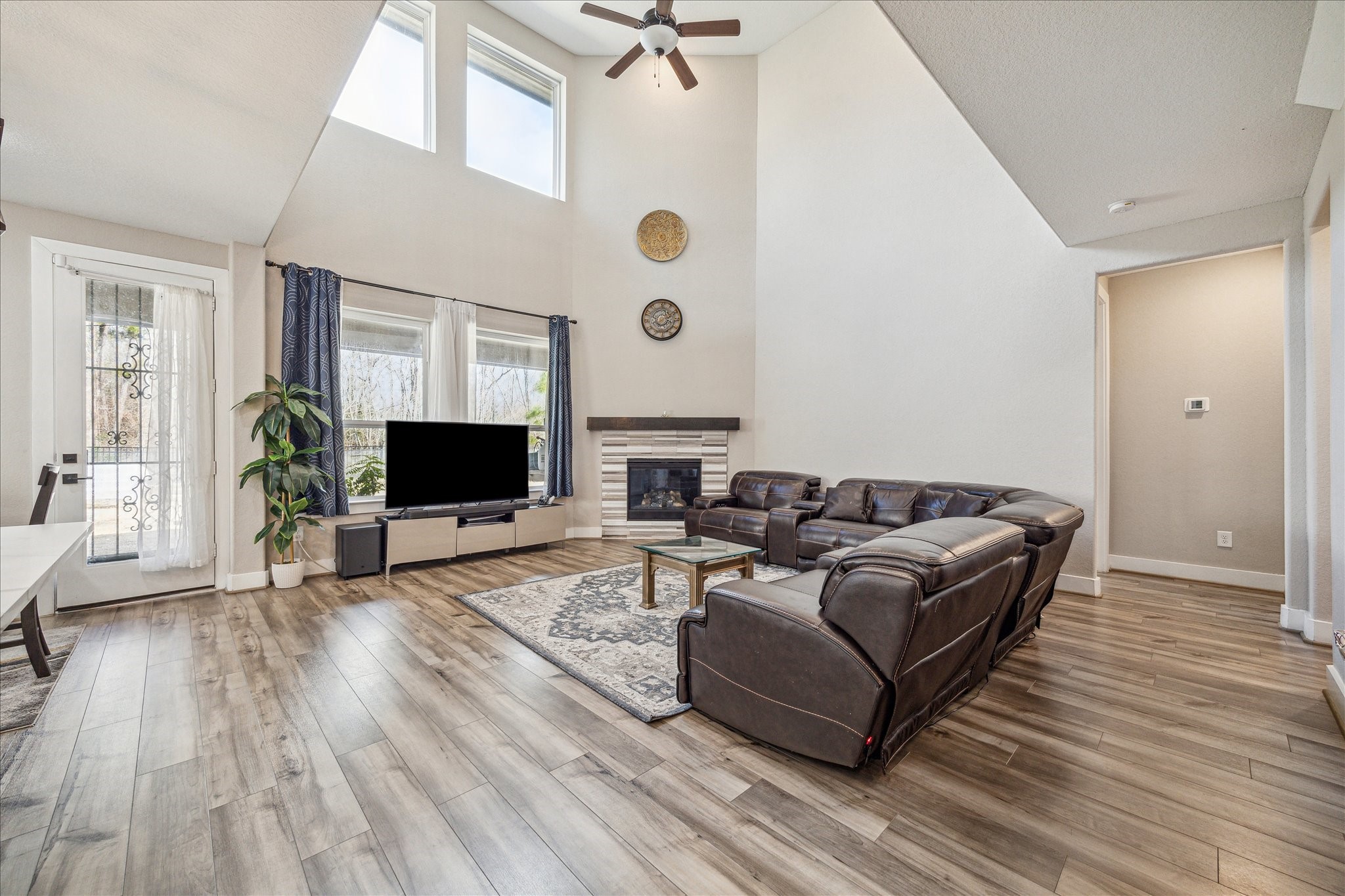 17547 Harpers Way Property Photo 7
