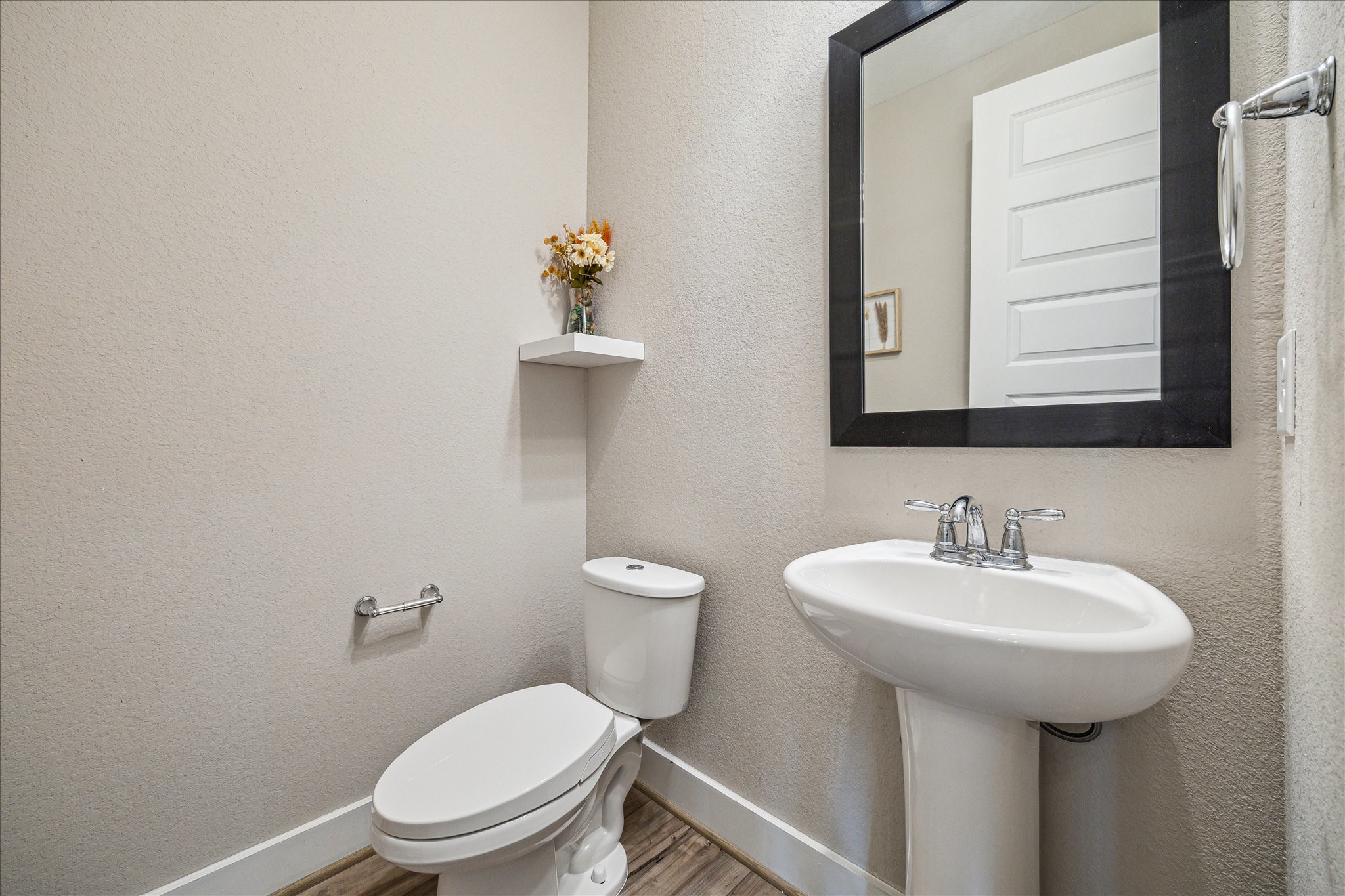 17547 Harpers Way Property Photo 33