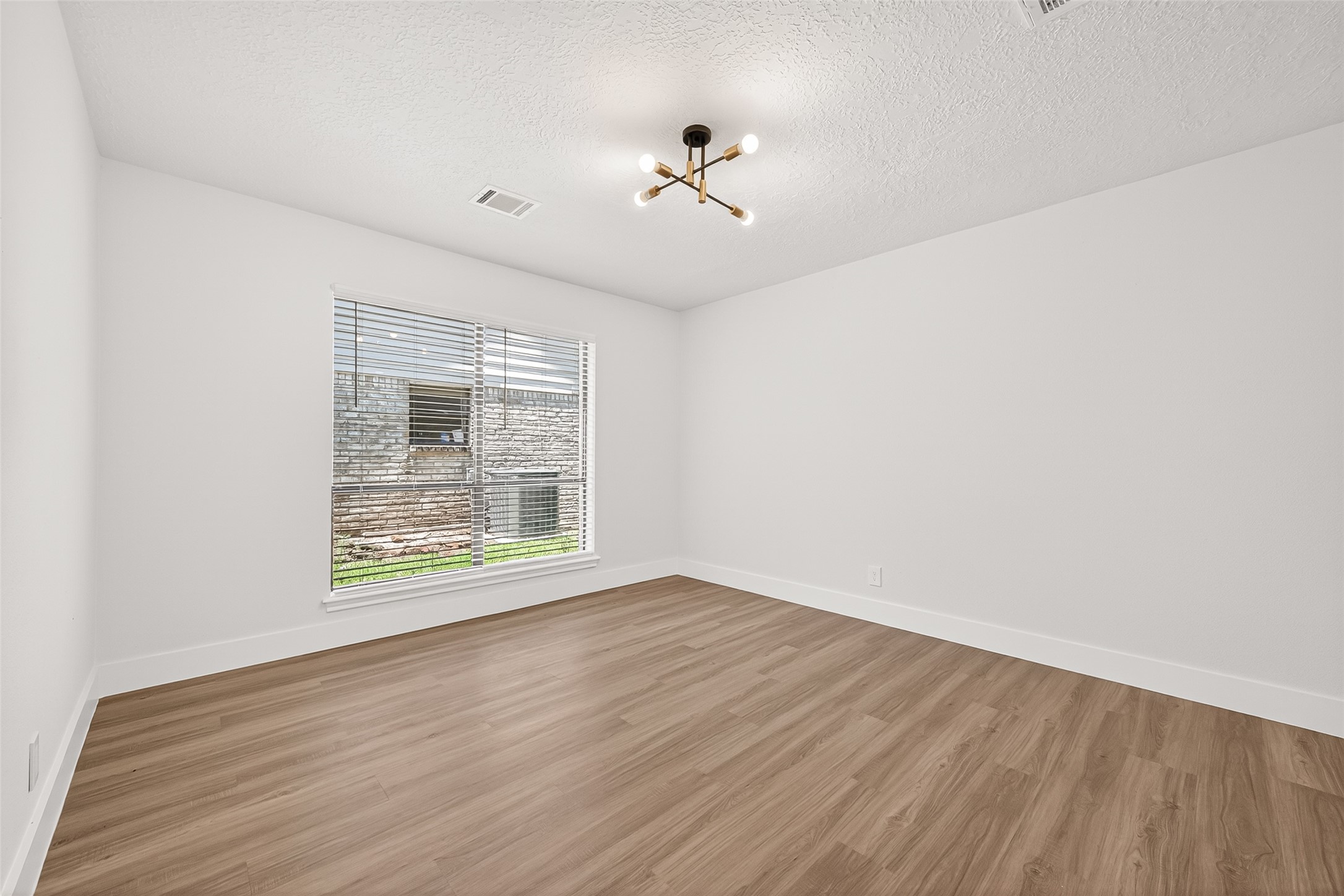 2730 Blue Glen Lane Property Photo 13