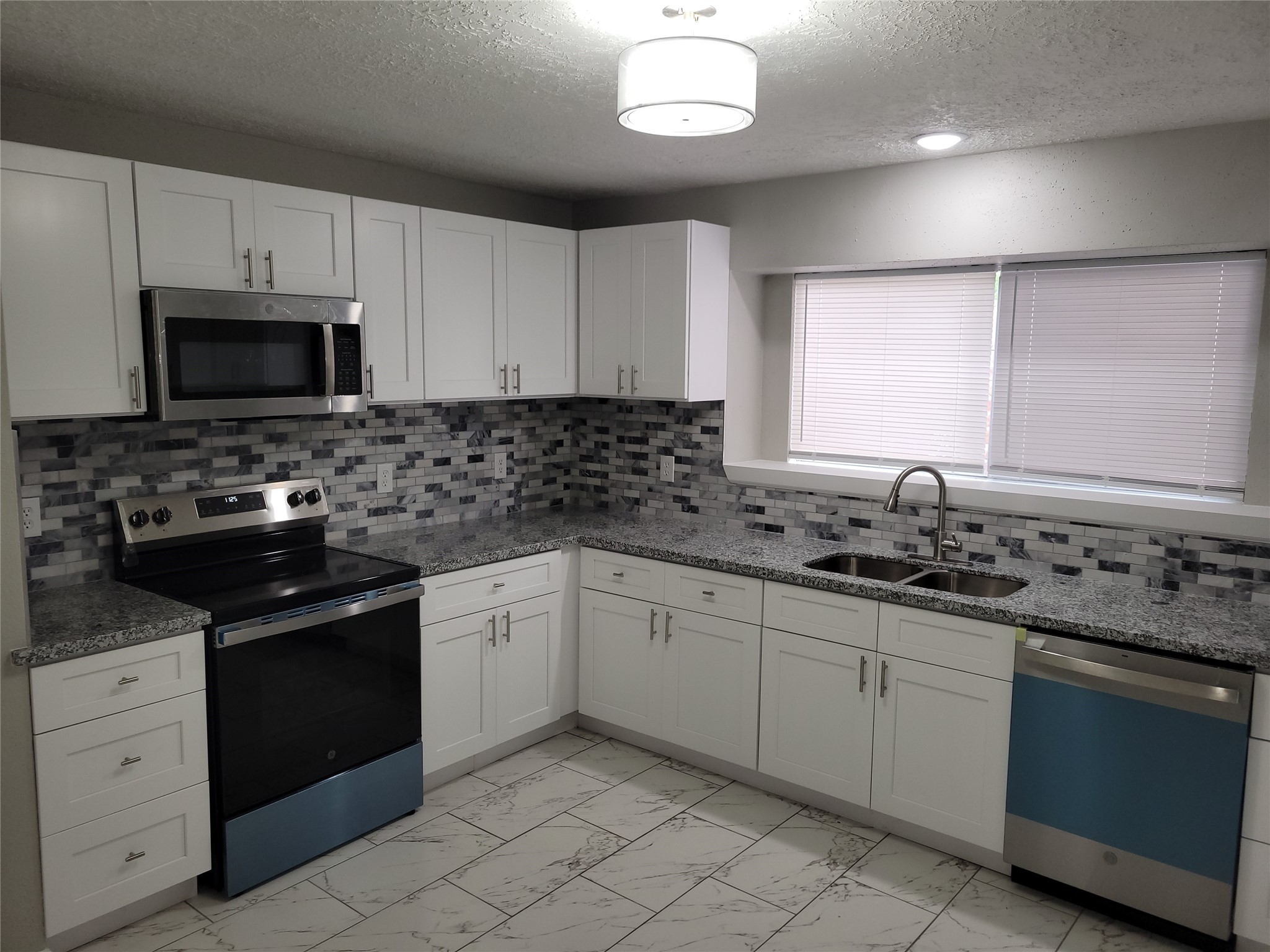 17603 Huntersglen Circle Property Photo 1