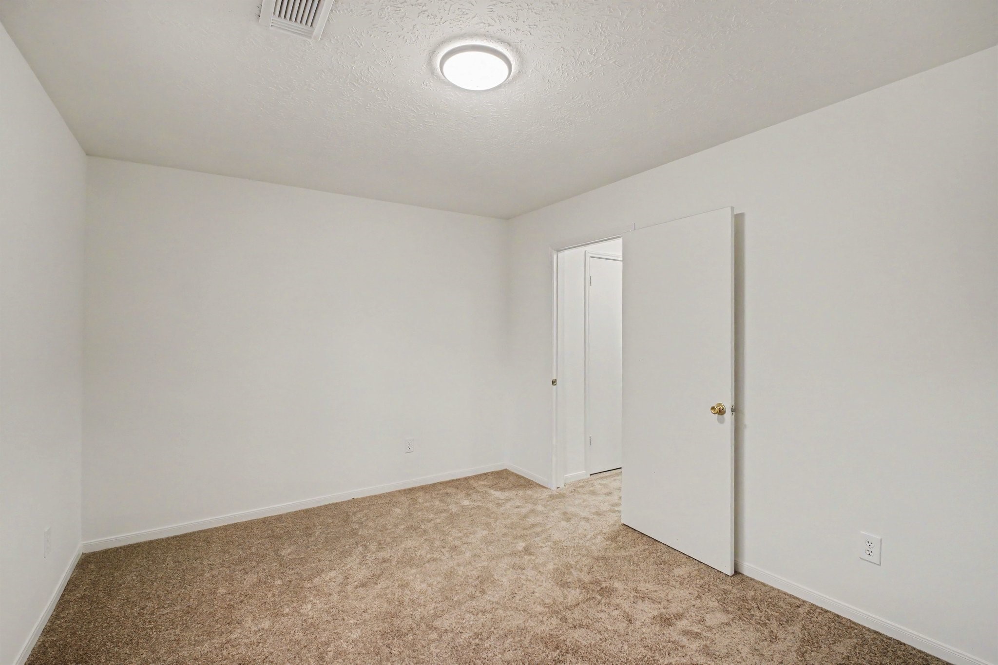 3234 Lee Circle Property Photo 10