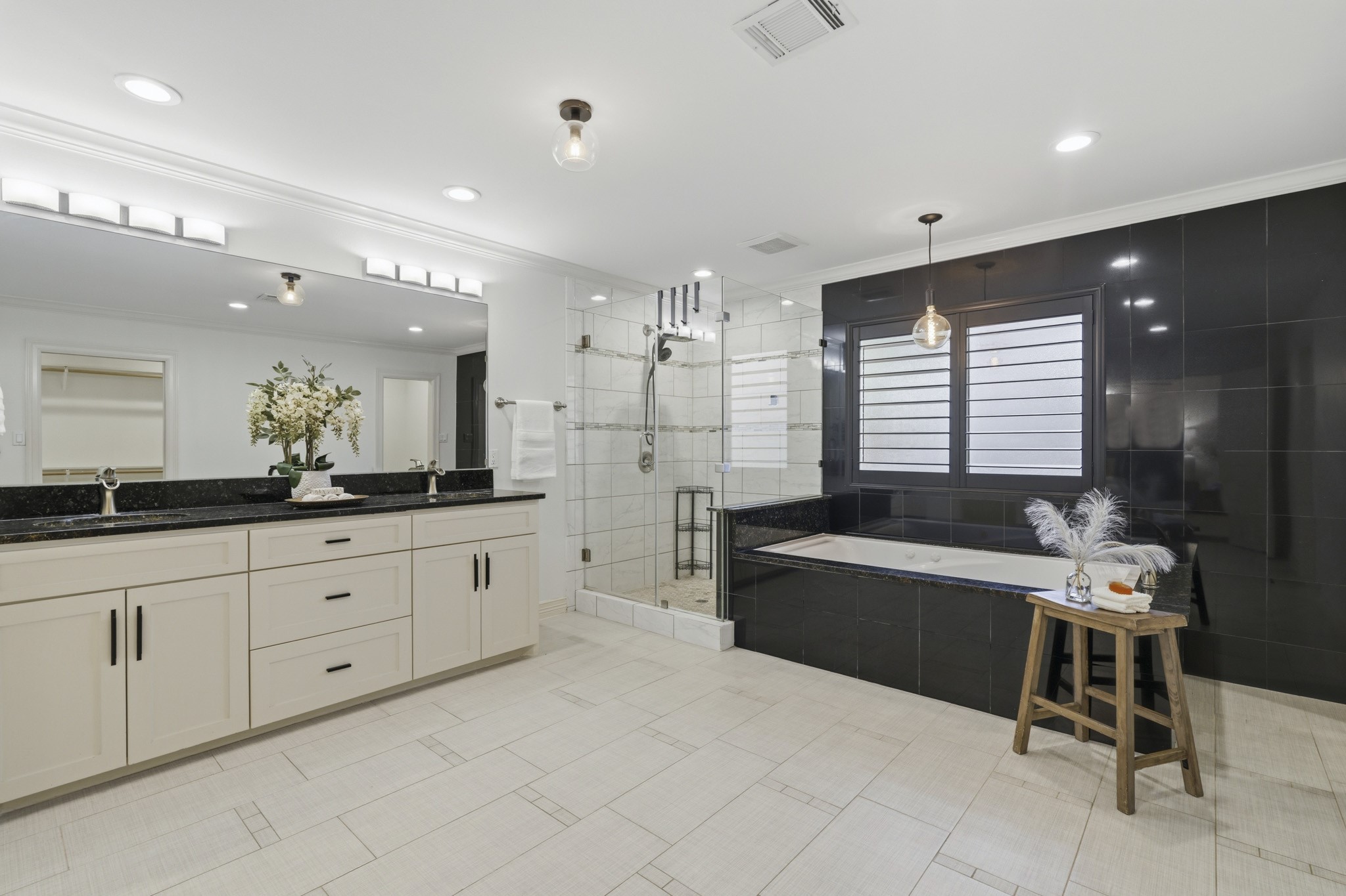 2302 Chimney Rock Road Property Photo 16