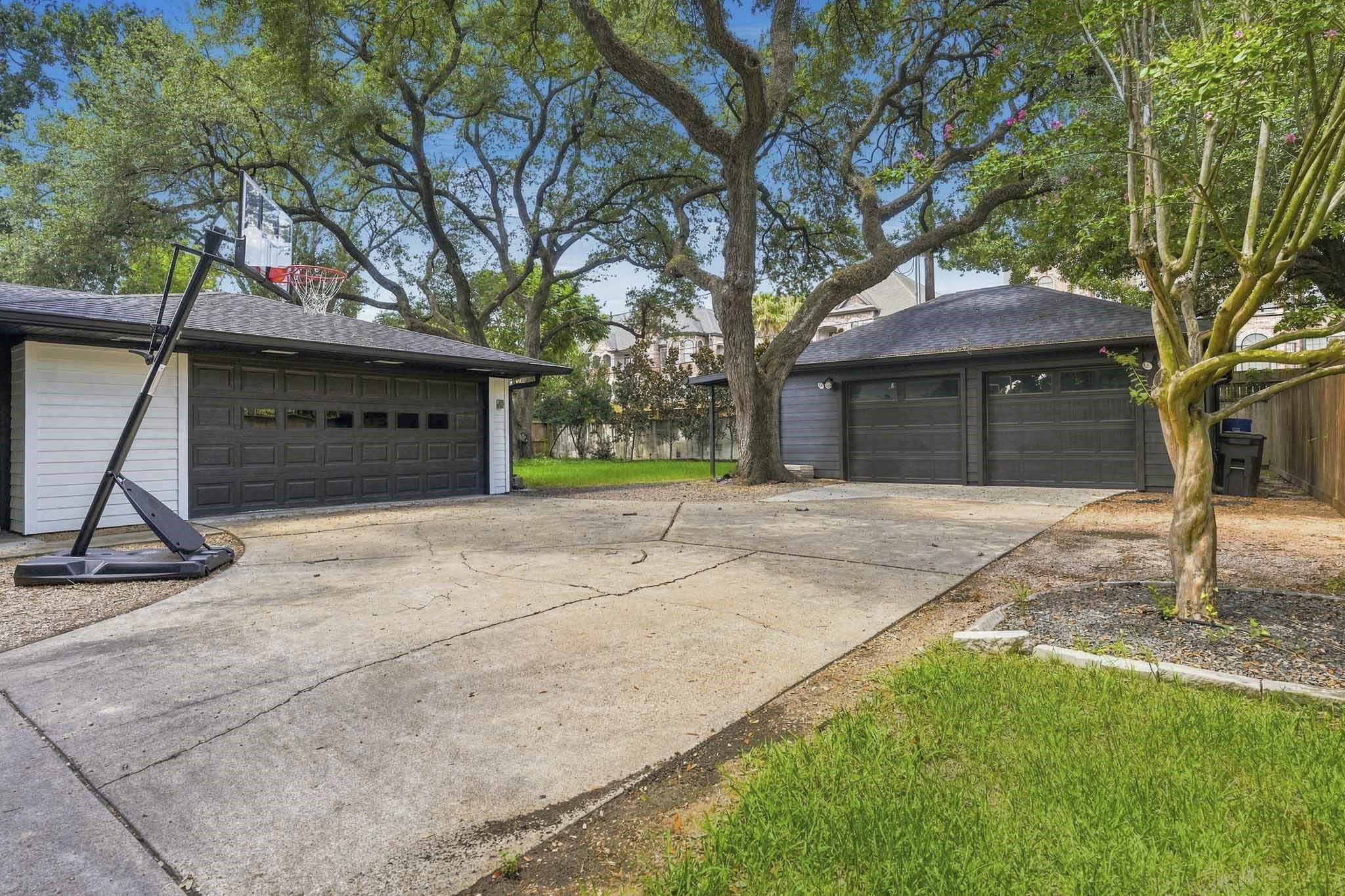 2302 Chimney Rock Road Property Photo 27