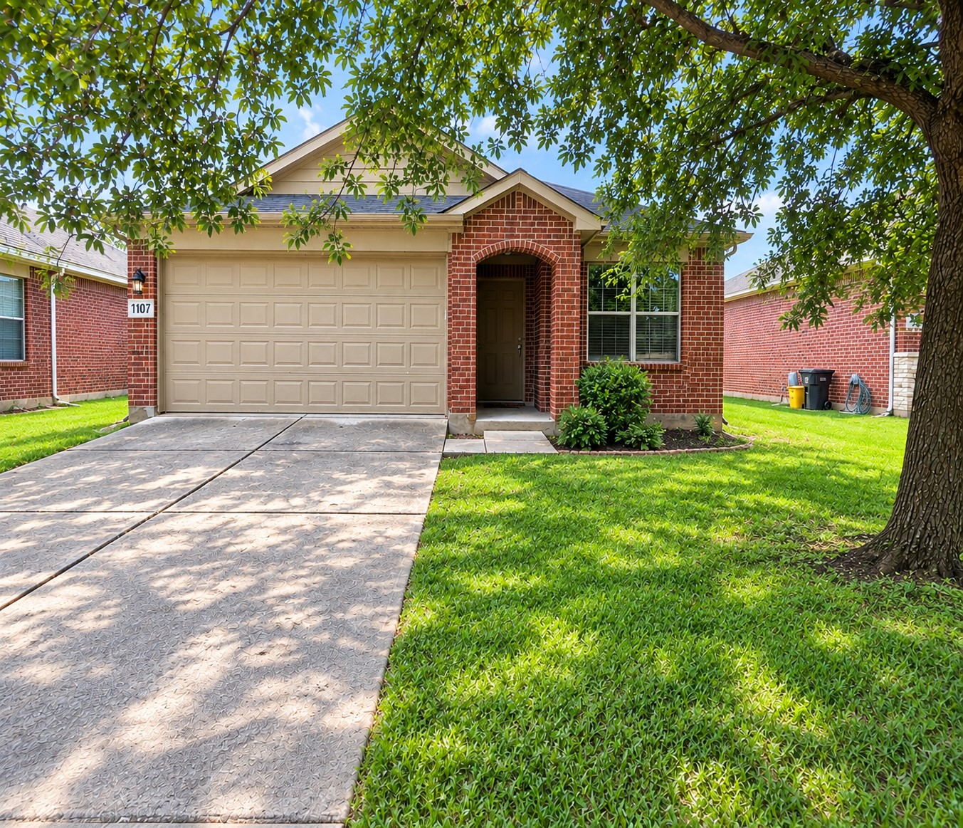 1107 Honeysuckle Vine Drive Property Photo 1