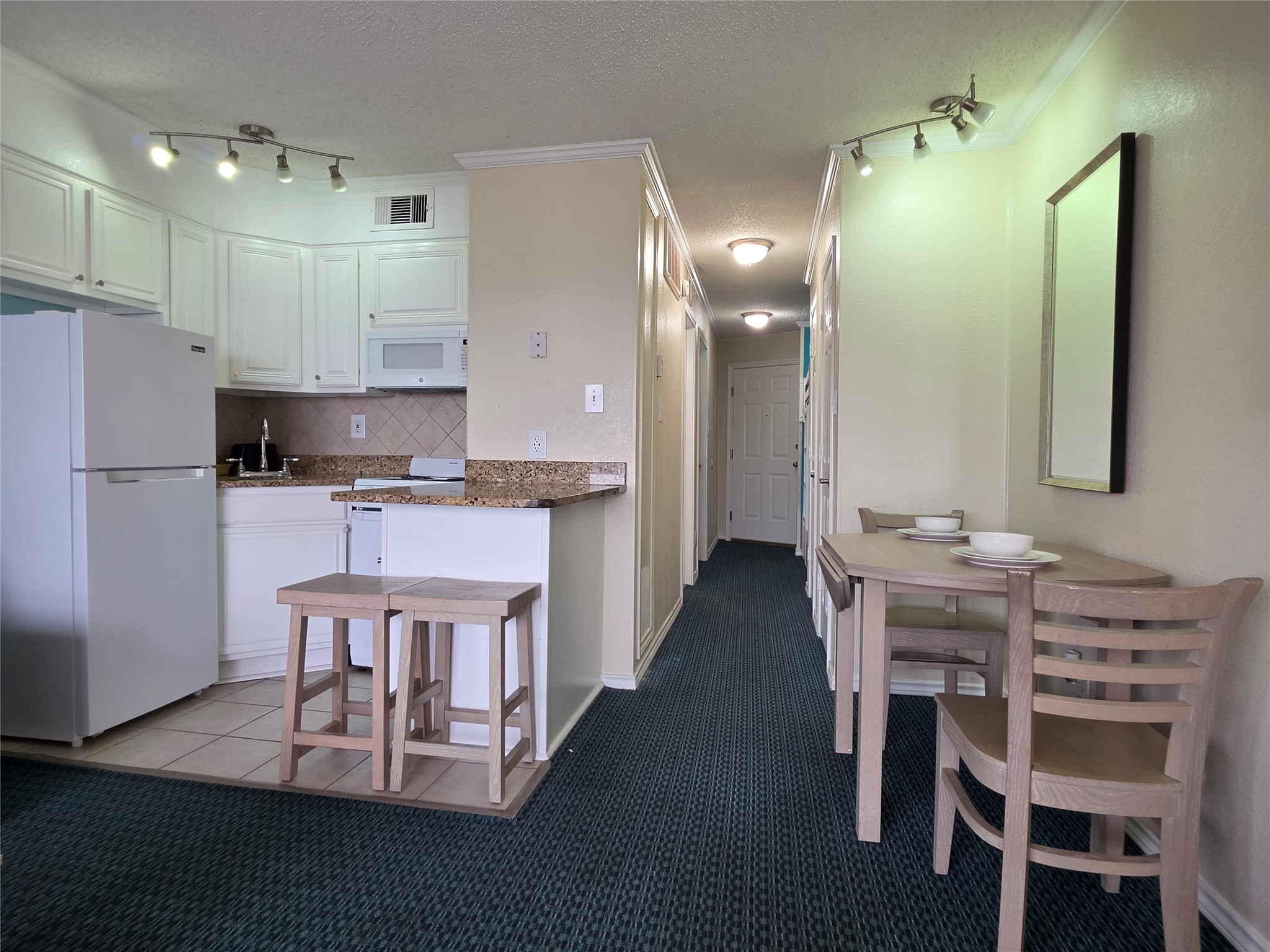 6102 Seawall Boulevard 306 Property Photo 5