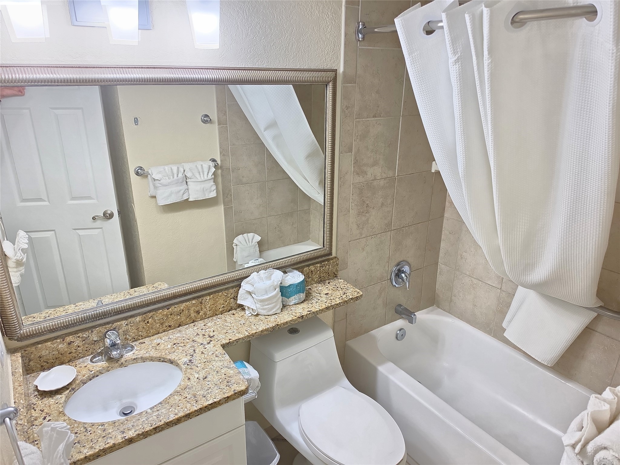 6102 Seawall Boulevard 306 Property Photo 6