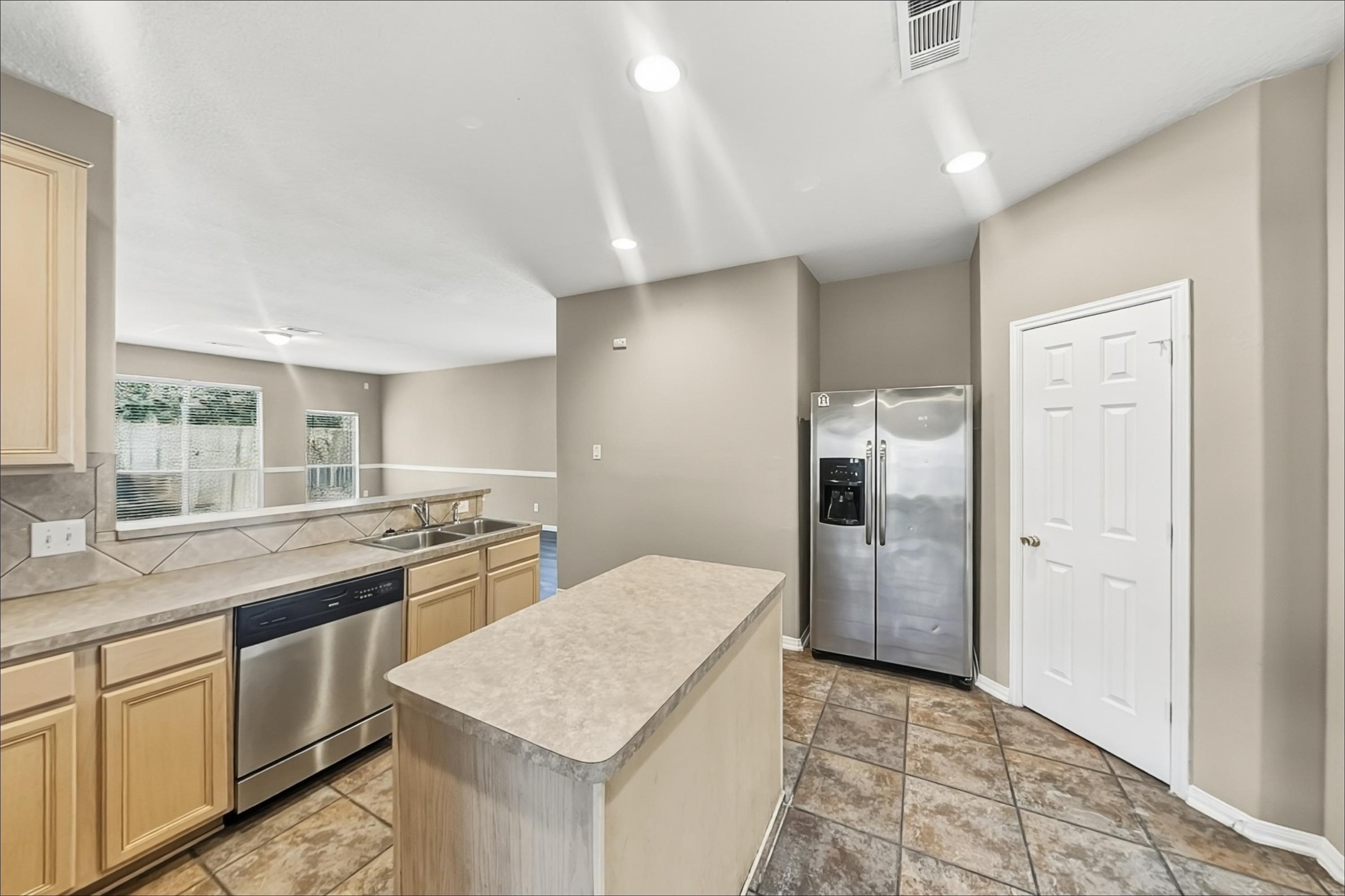 710 Single Pine Court Property Photo 3