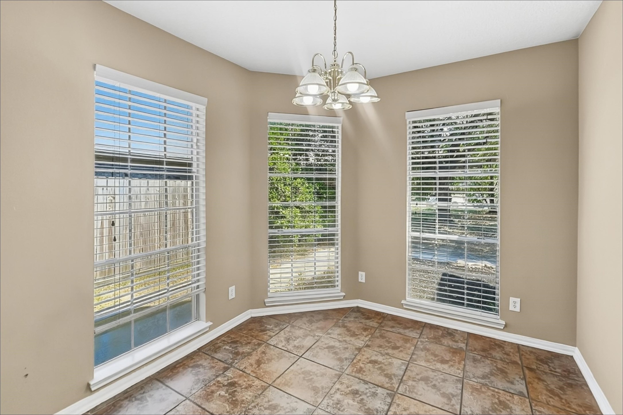 710 Single Pine Court Property Photo 4