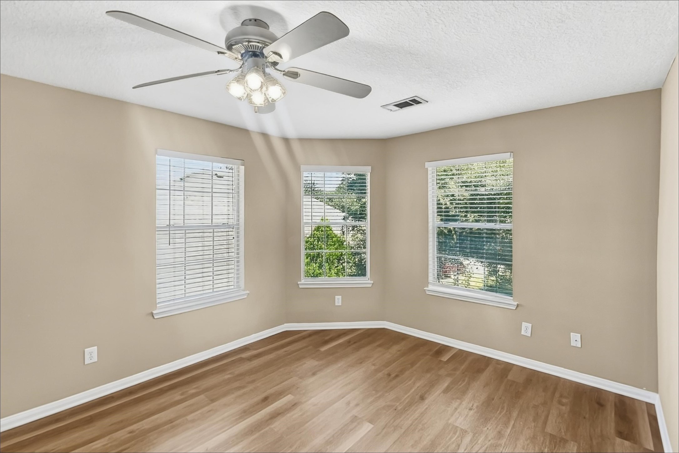 710 Single Pine Court Property Photo 17