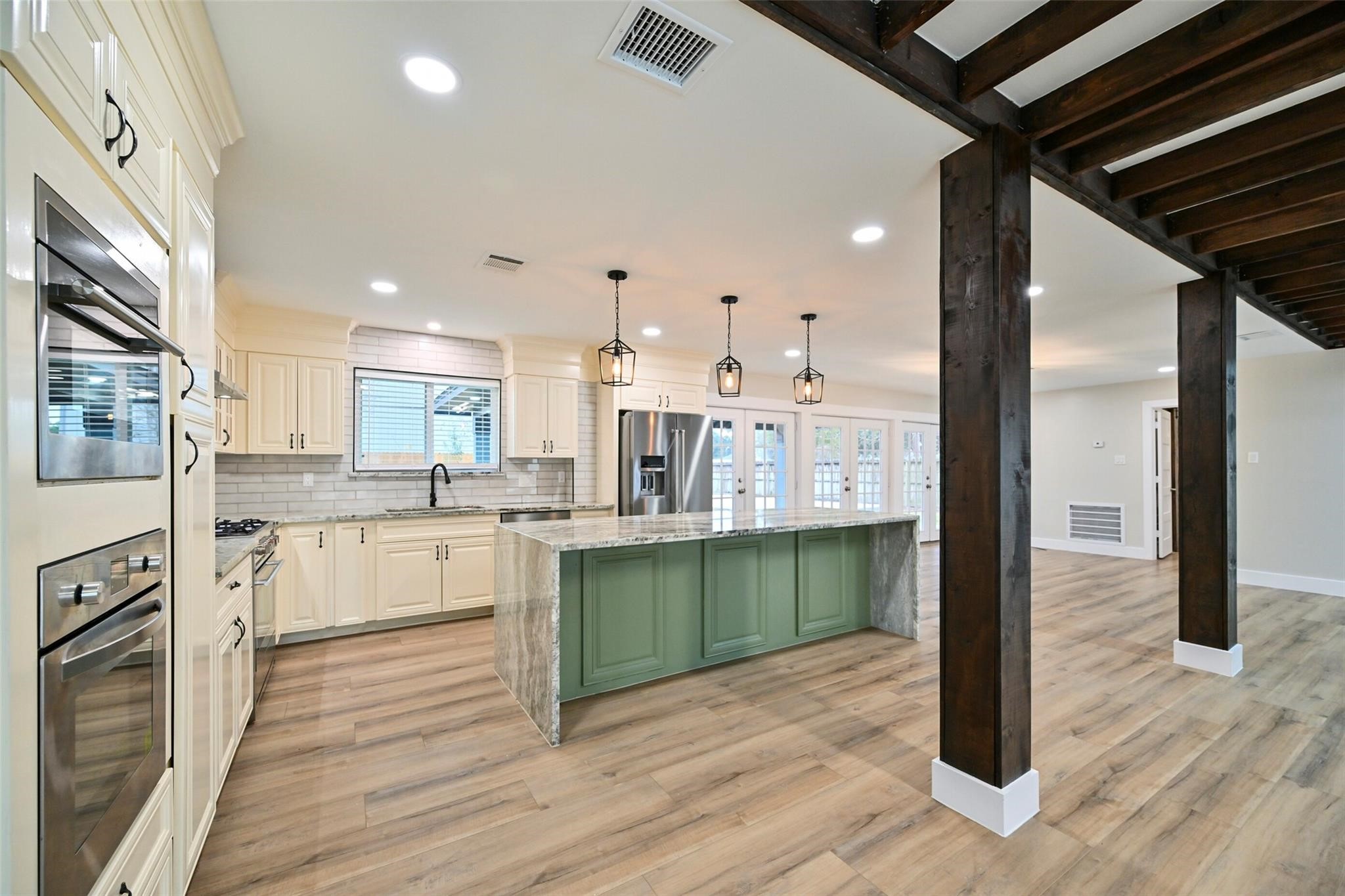 10930 White Thorn Street Property Photo 4
