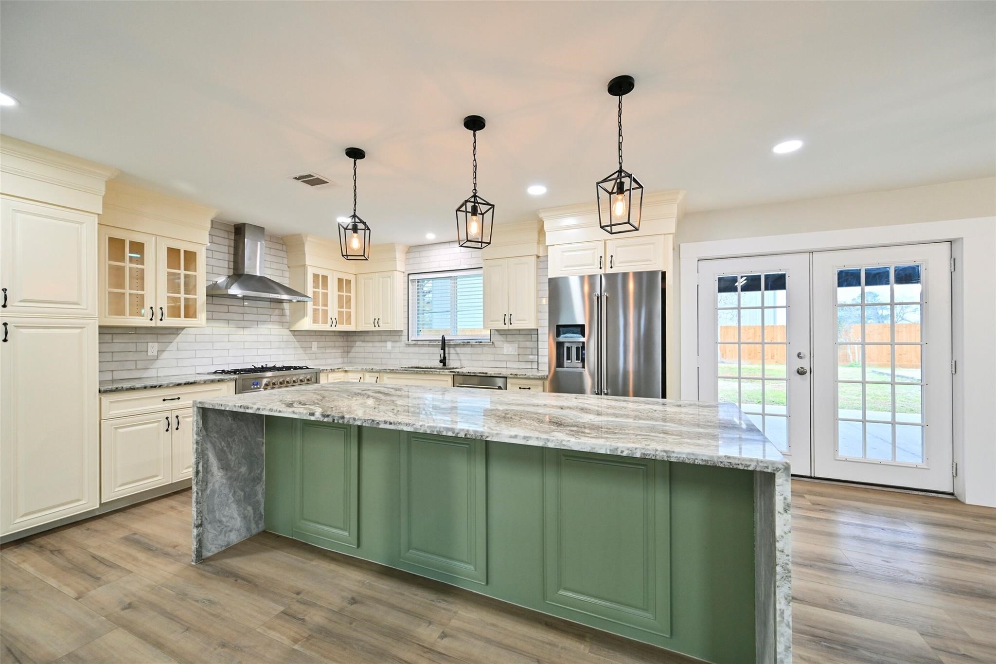 10930 White Thorn Street Property Photo 8