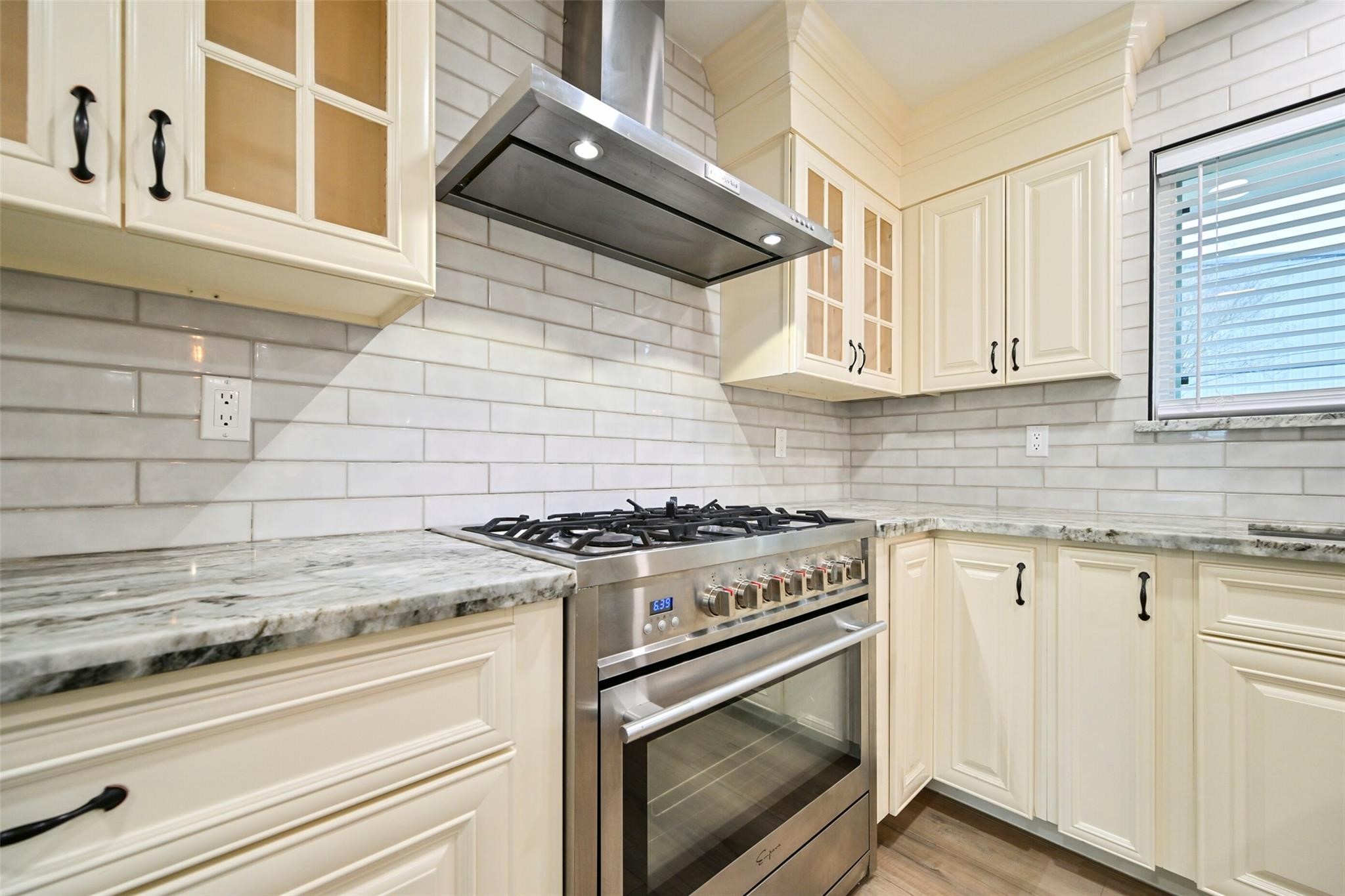 10930 White Thorn Street Property Photo 10