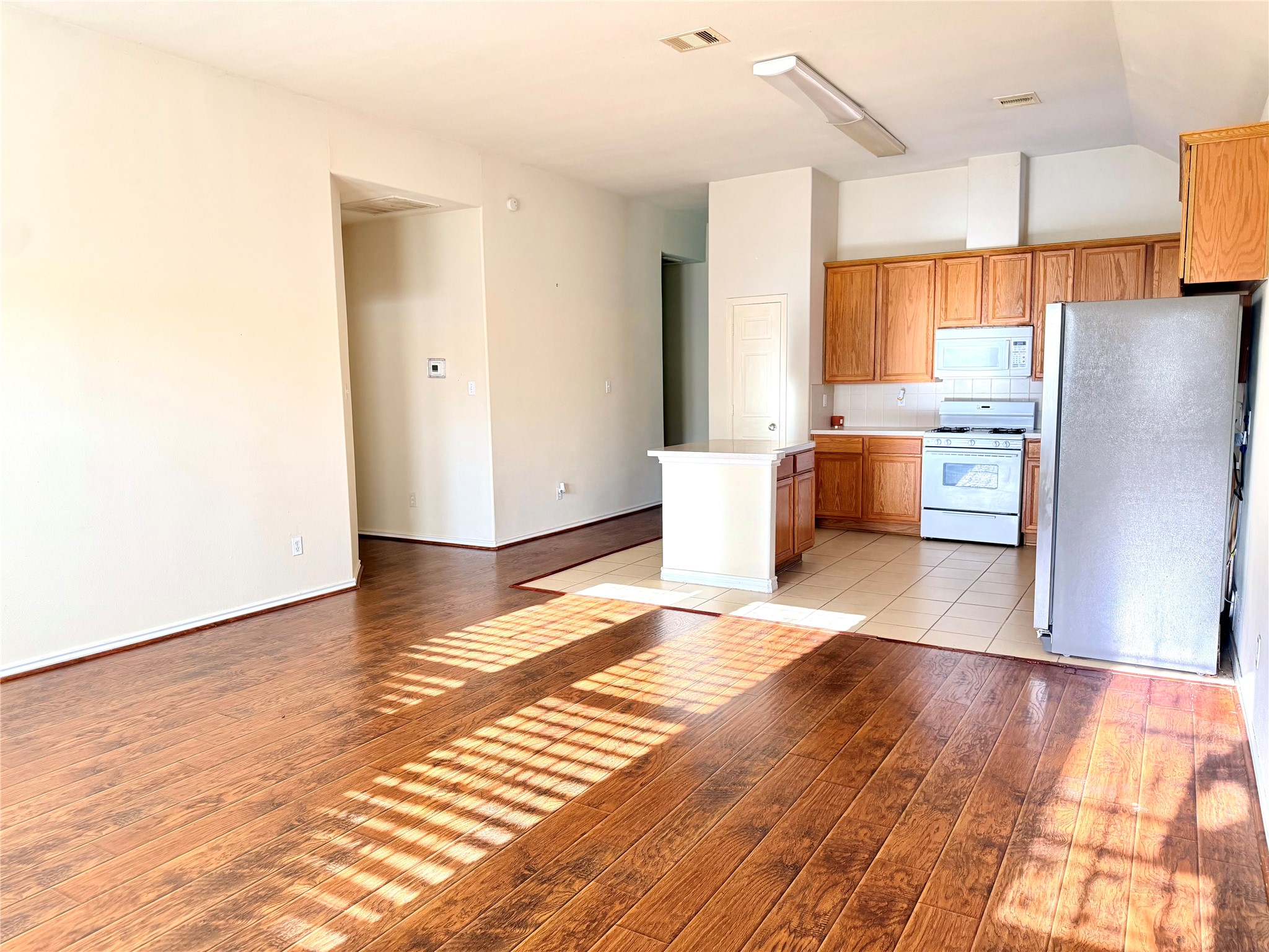 13743 Canyon Hollow Loop Property Photo 9