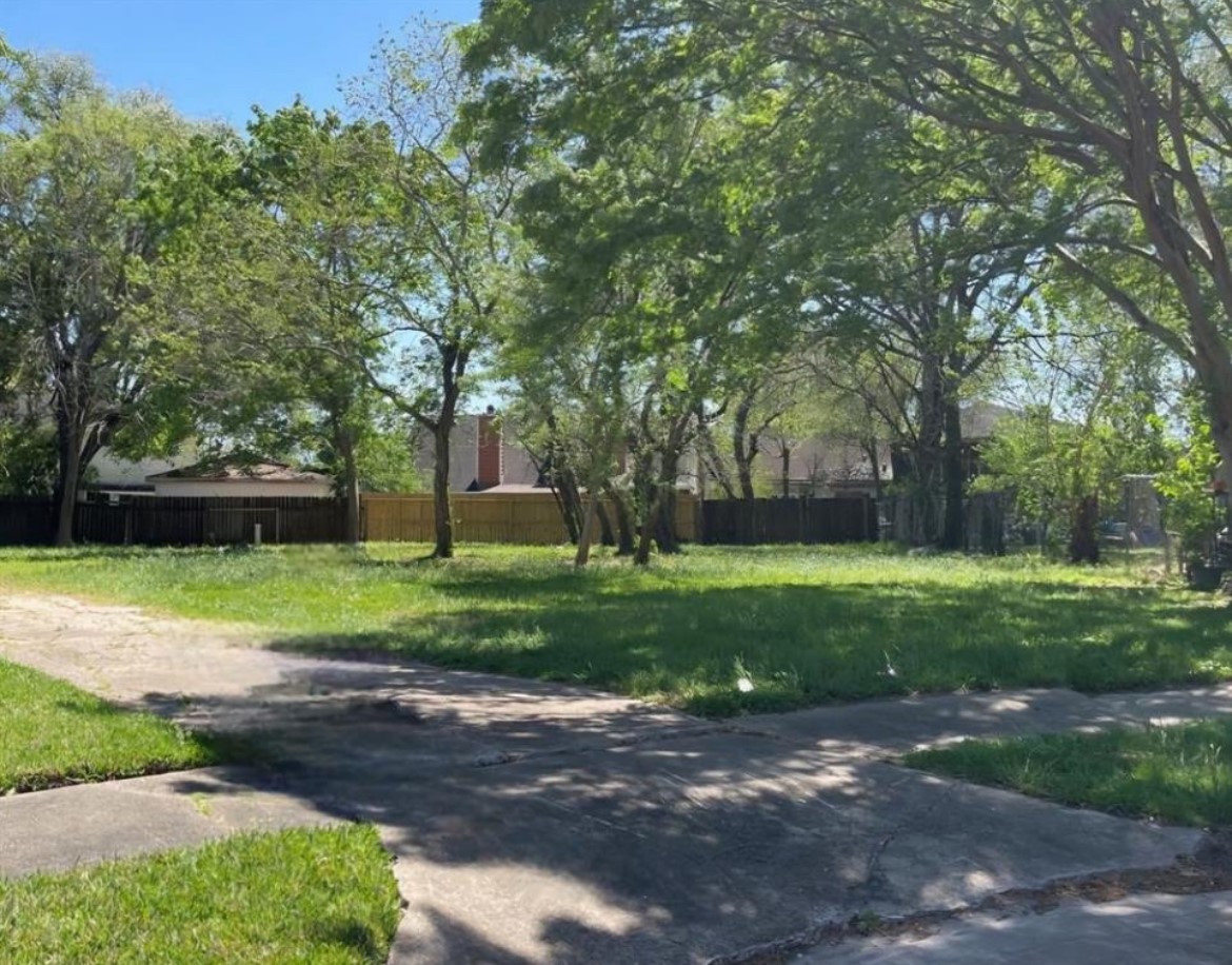 6911 Briargate Drive Property Photo 2