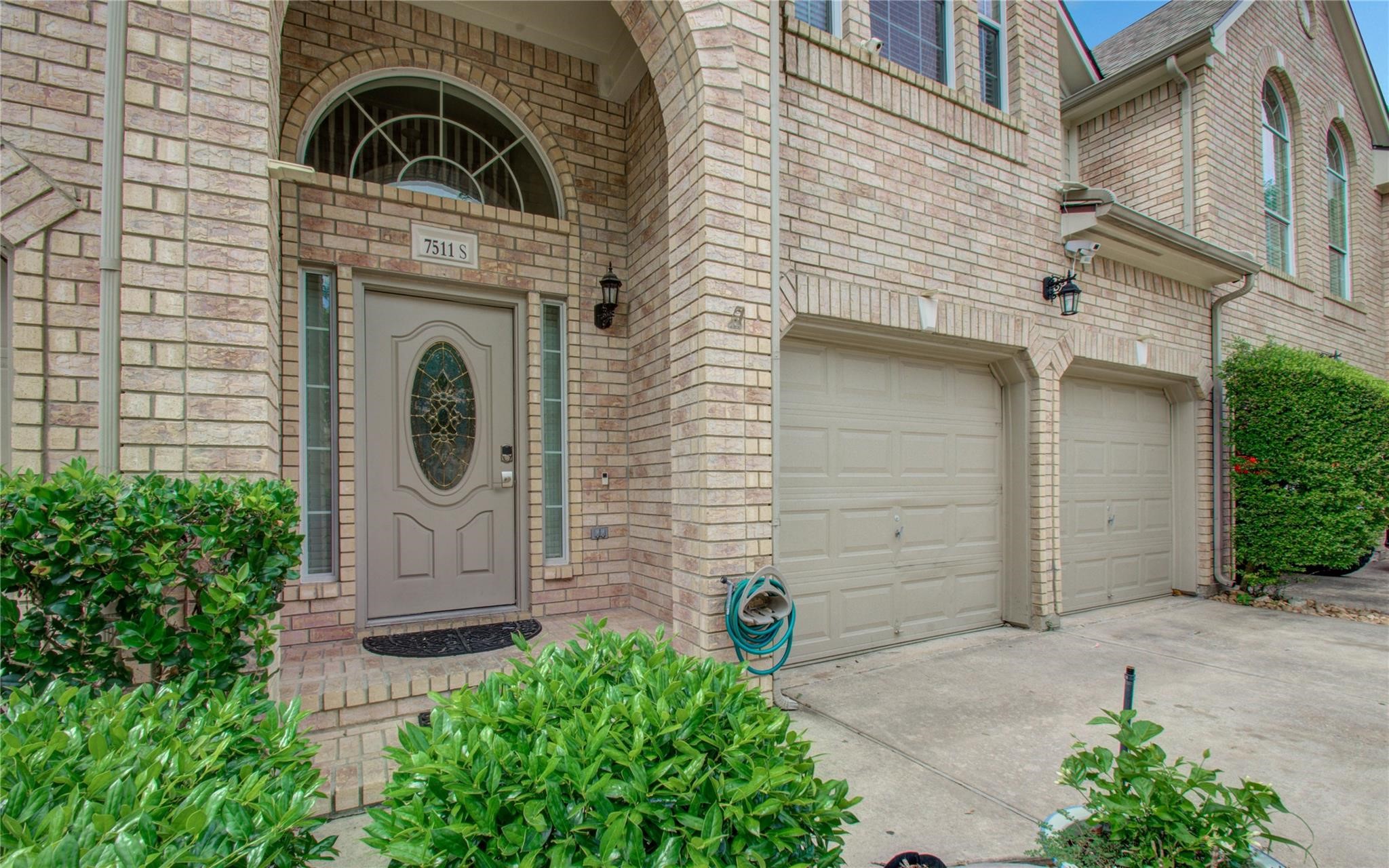 7511 S Linpar Court Property Photo 4