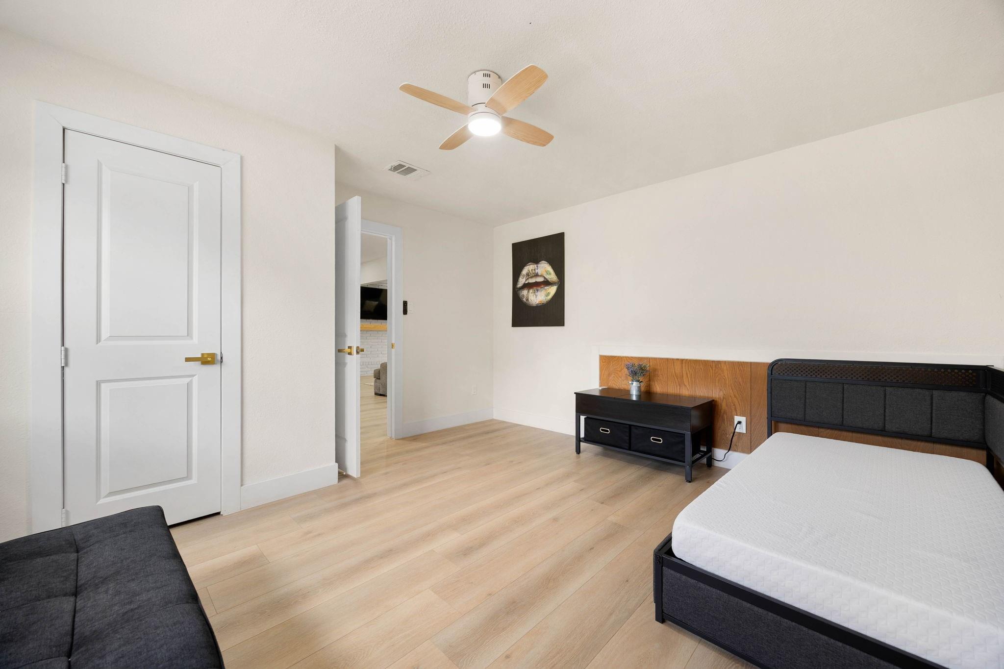 5519 W Bellfort Avenue, Houston Tx 77035 Property Photo 28