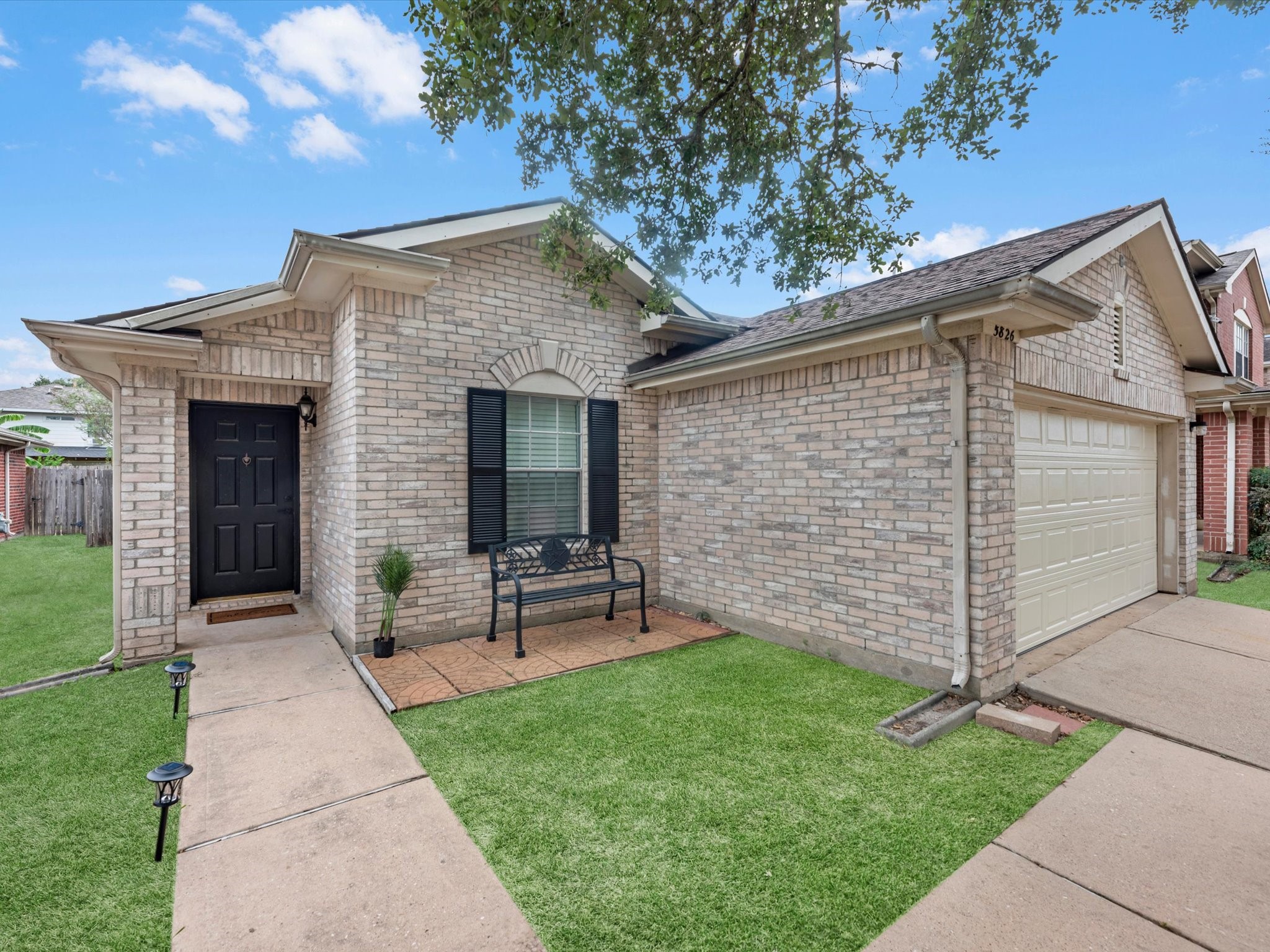 5826 W Harrow Drive Property Photo 1
