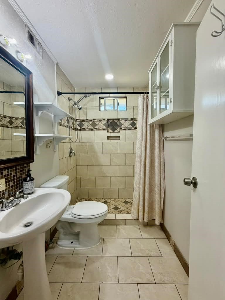 5006 Libbey Lane Property Photo 17
