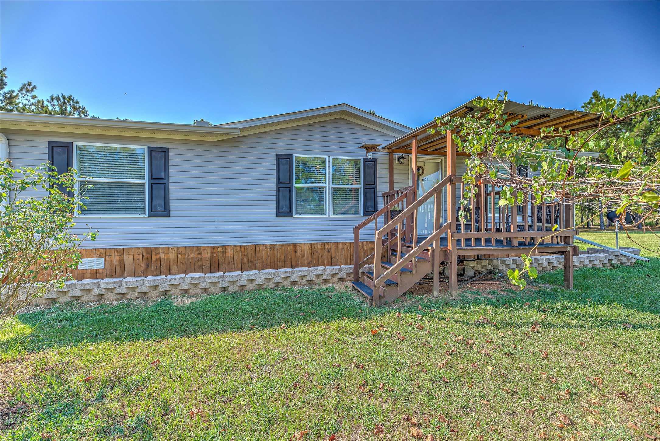604 Longhorn Drive E Property Photo 3