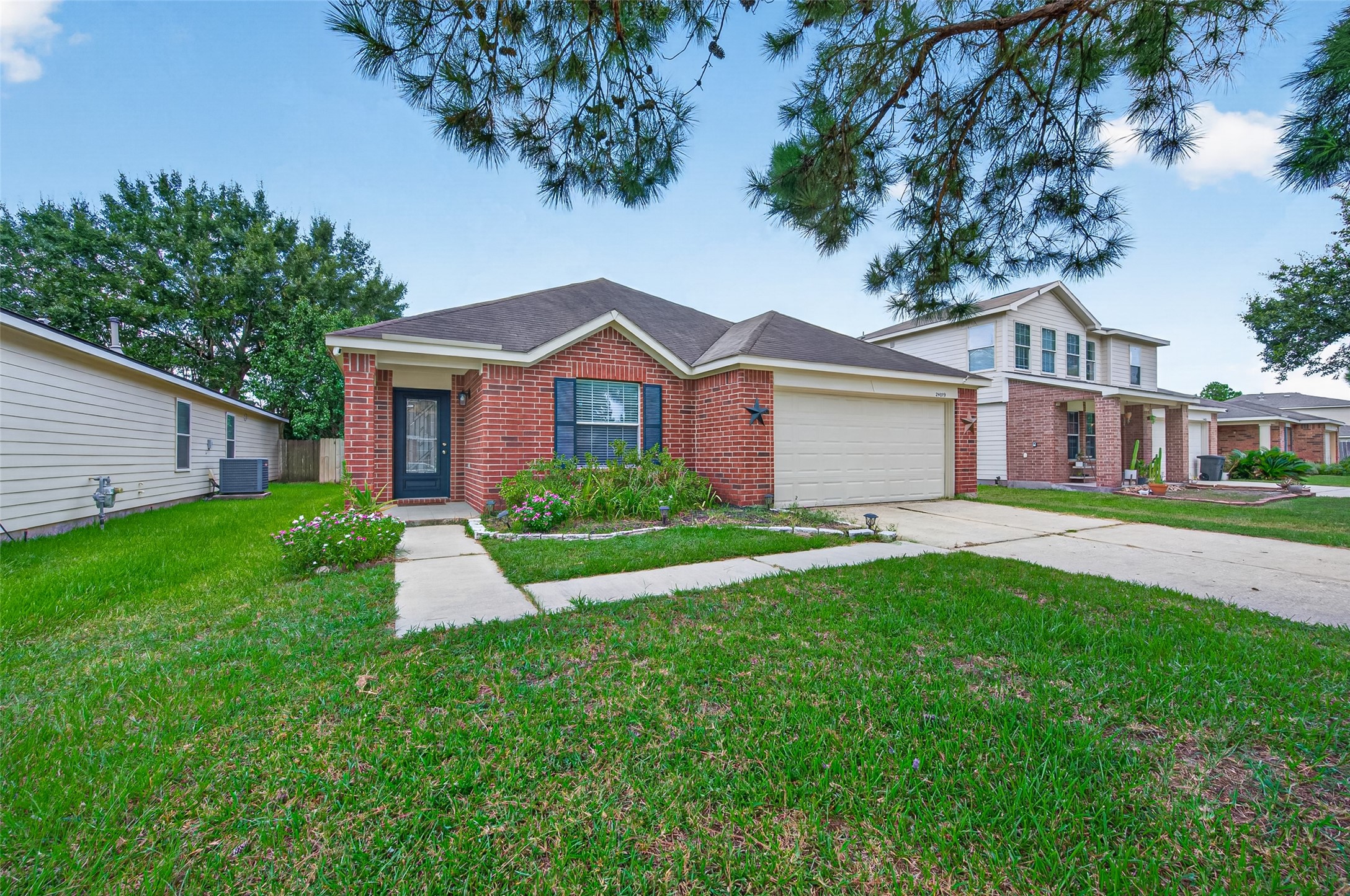 24019 Kingbriar Drive Property Photo 1