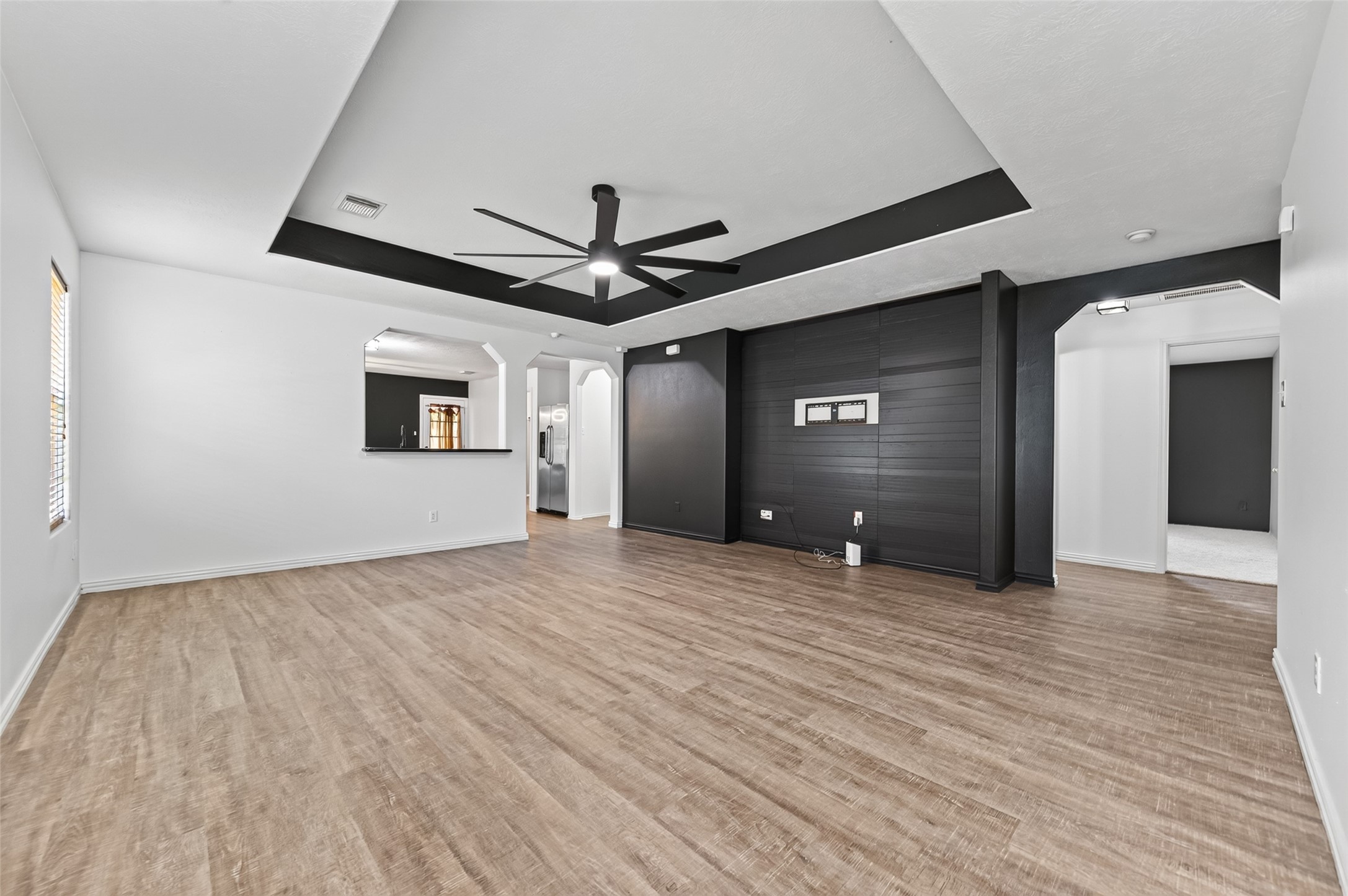 24019 Kingbriar Drive Property Photo 3