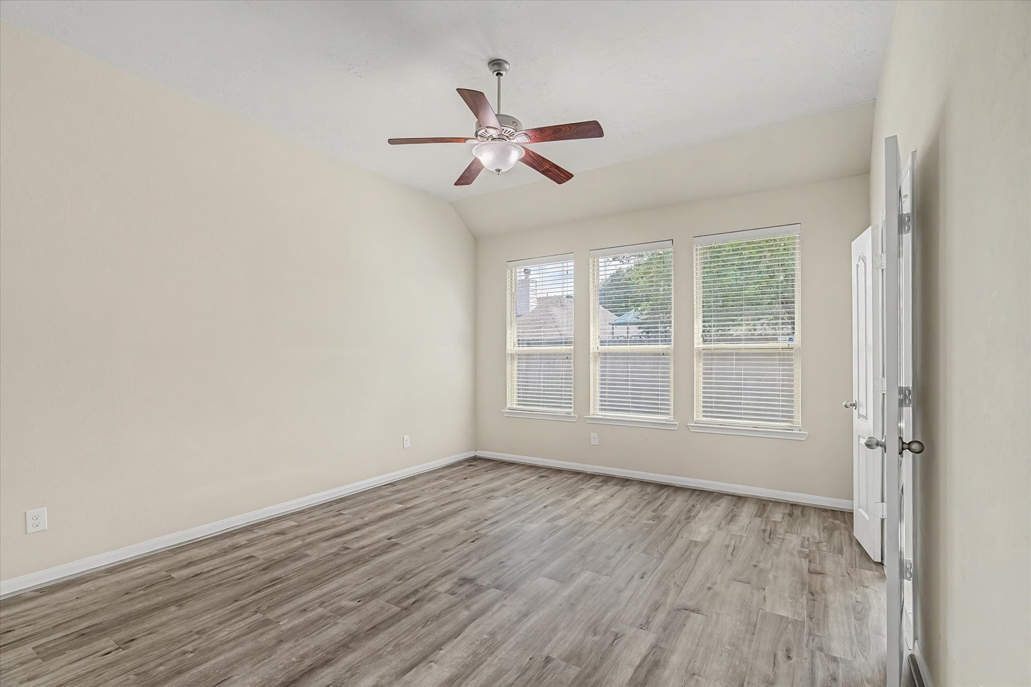 3834 Raintree Village Drive Property Photo 15