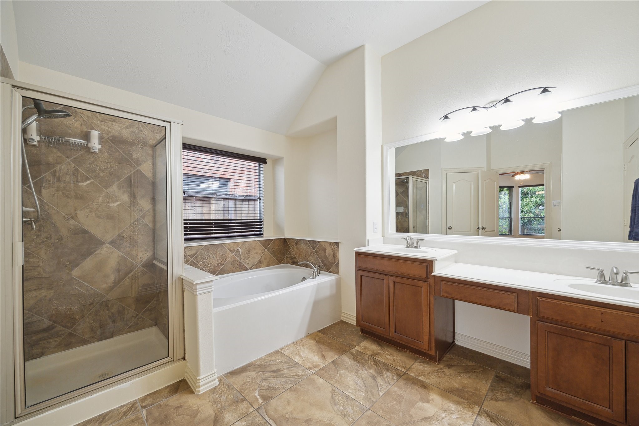 2807 Lake Shore Harbour Drive Property Photo 17