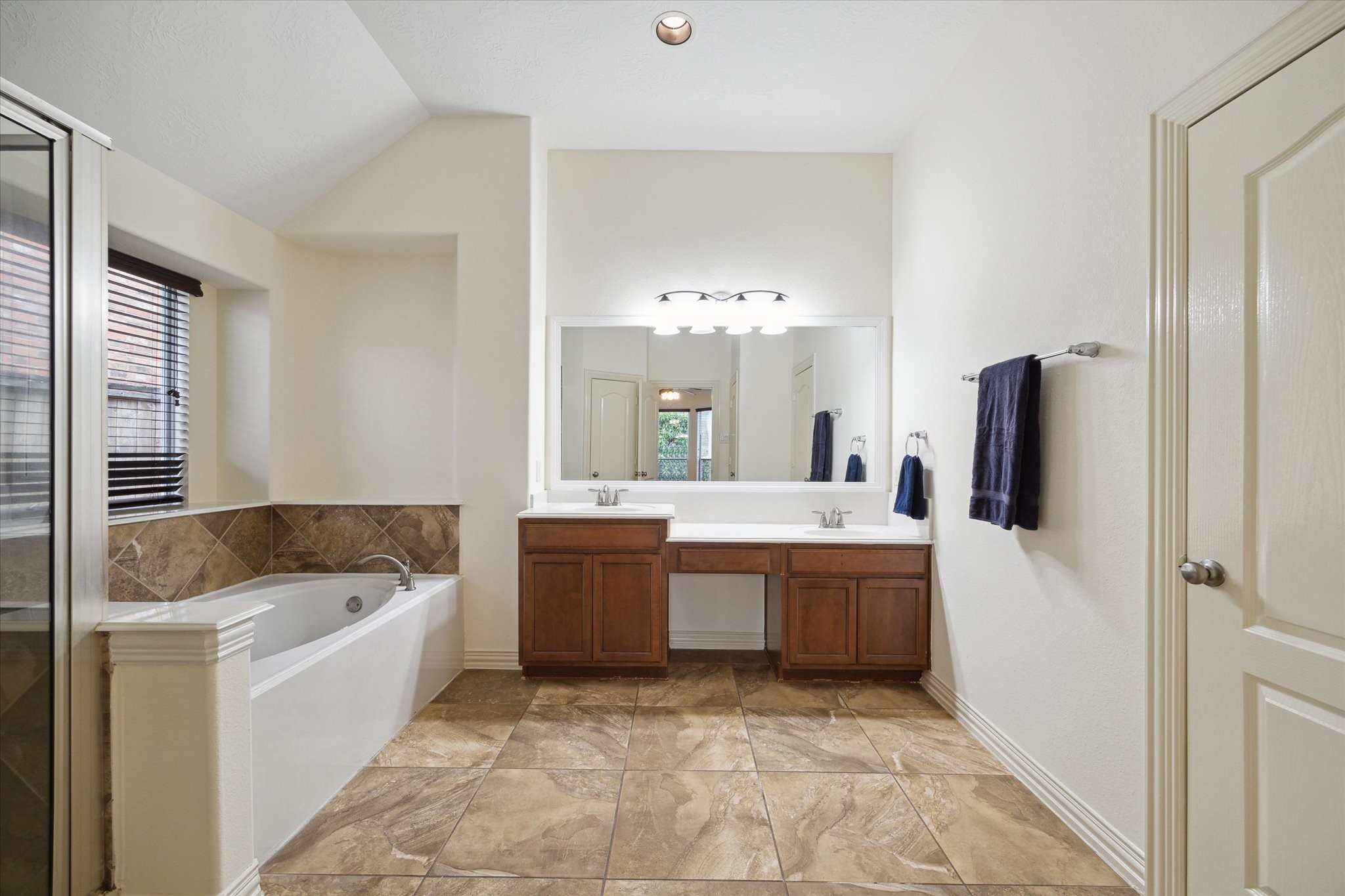 2807 Lake Shore Harbour Drive Property Photo 18