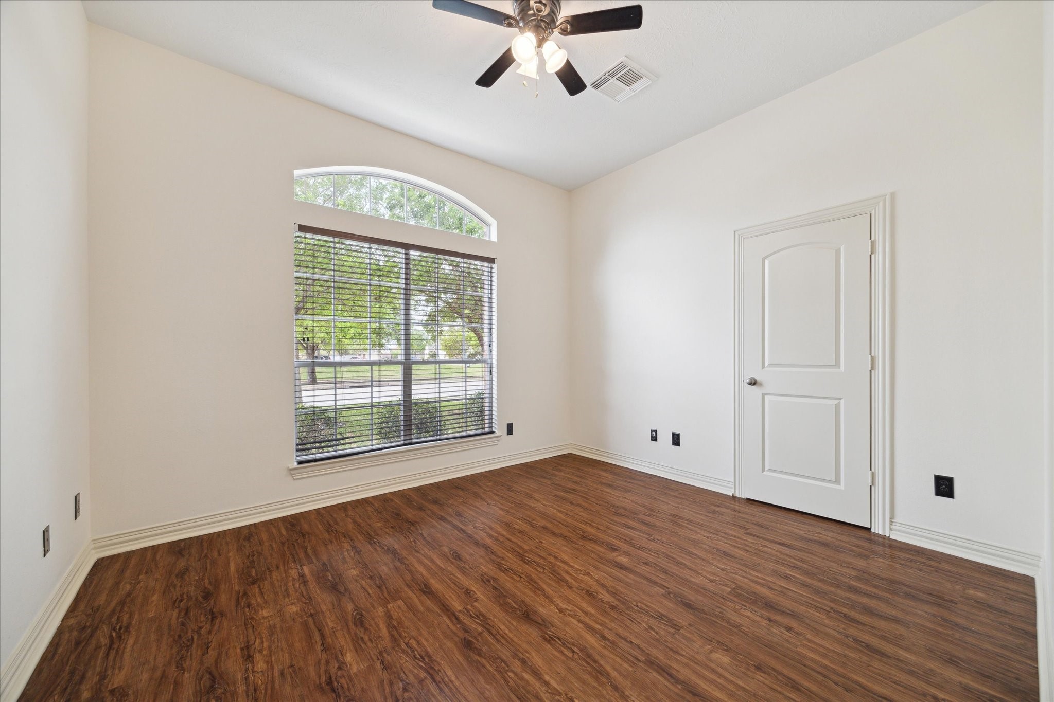 2807 Lake Shore Harbour Drive Property Photo 21