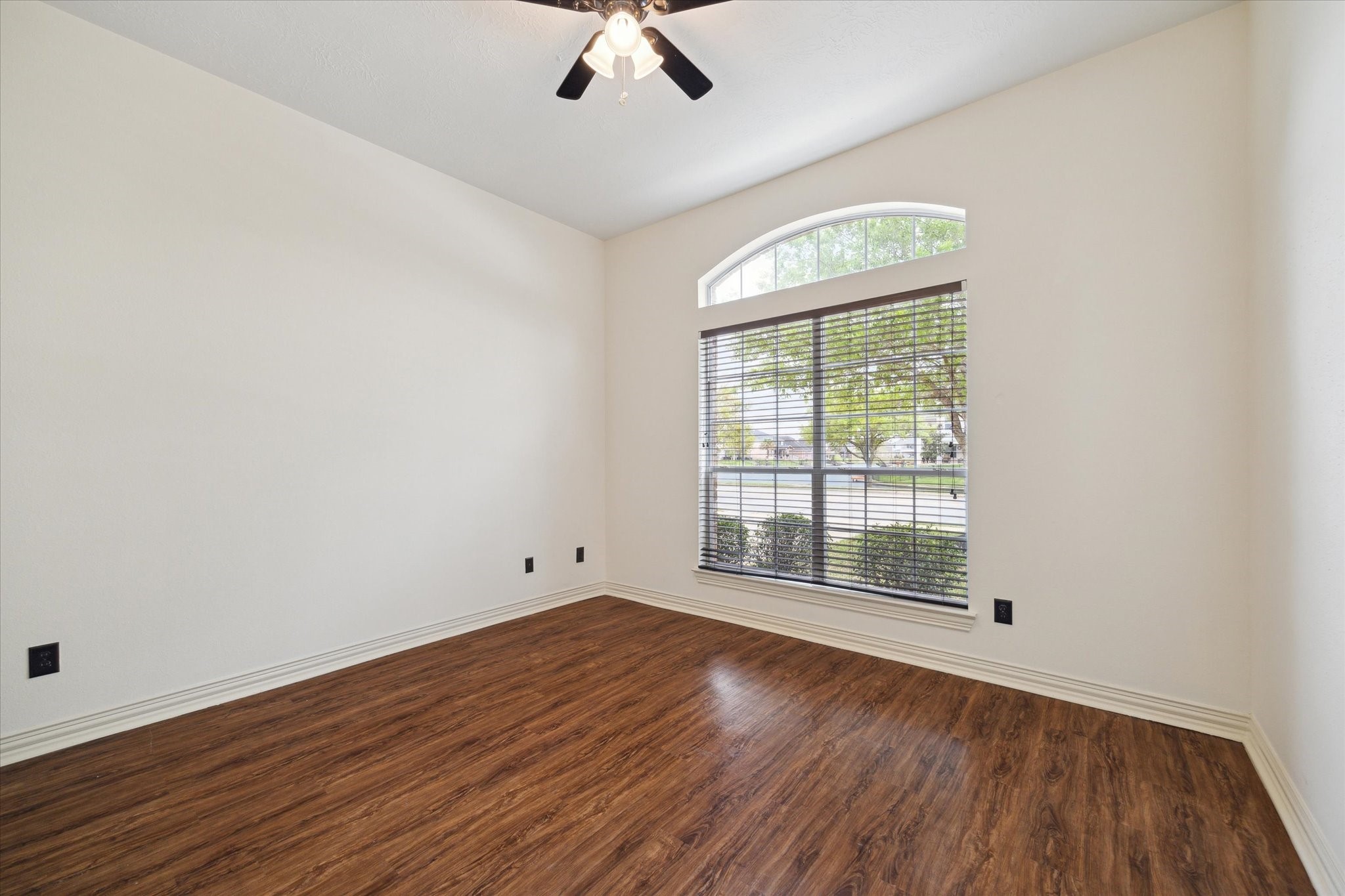2807 Lake Shore Harbour Drive Property Photo 22