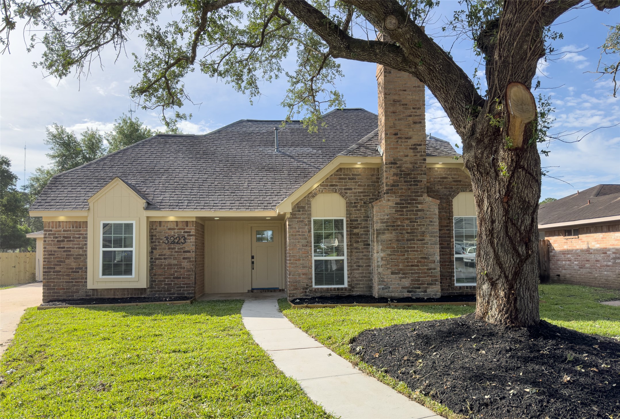 3223 Cherry Hills Drive Property Photo 2