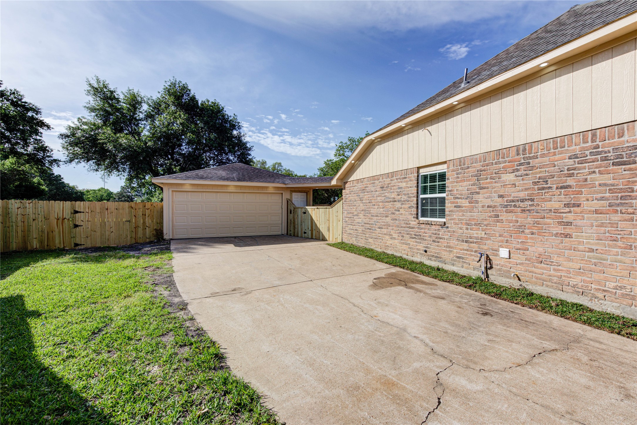 3223 Cherry Hills Drive Property Photo 3