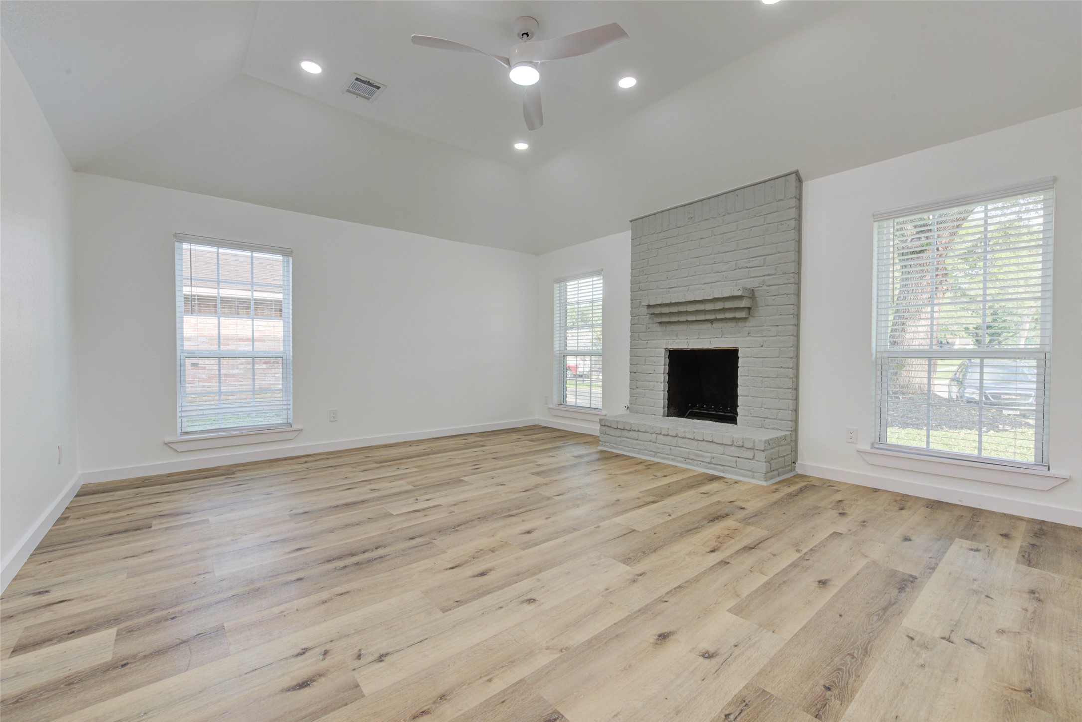 3223 Cherry Hills Drive Property Photo 5