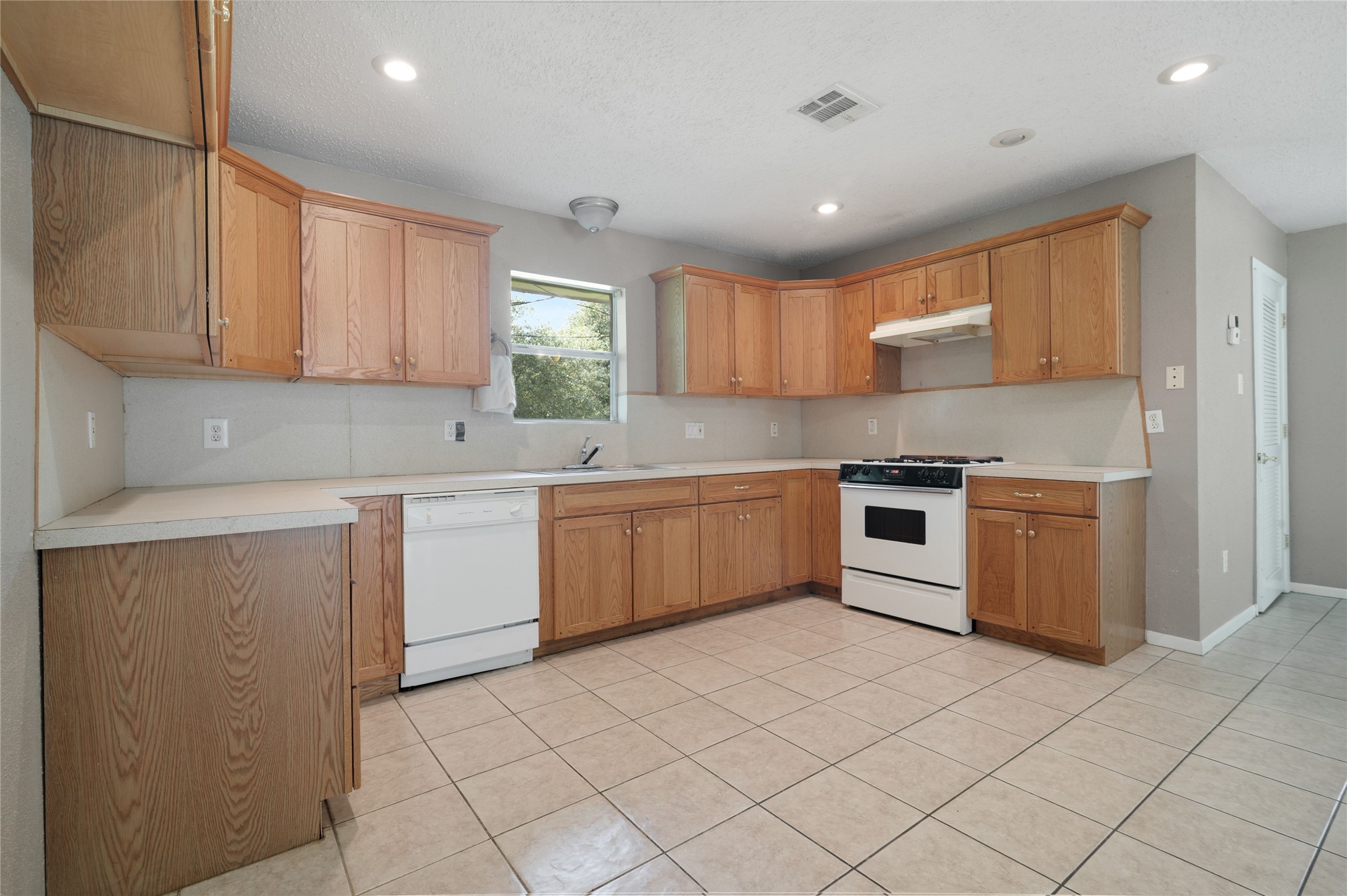 2808 Morenci Street Property Photo 13