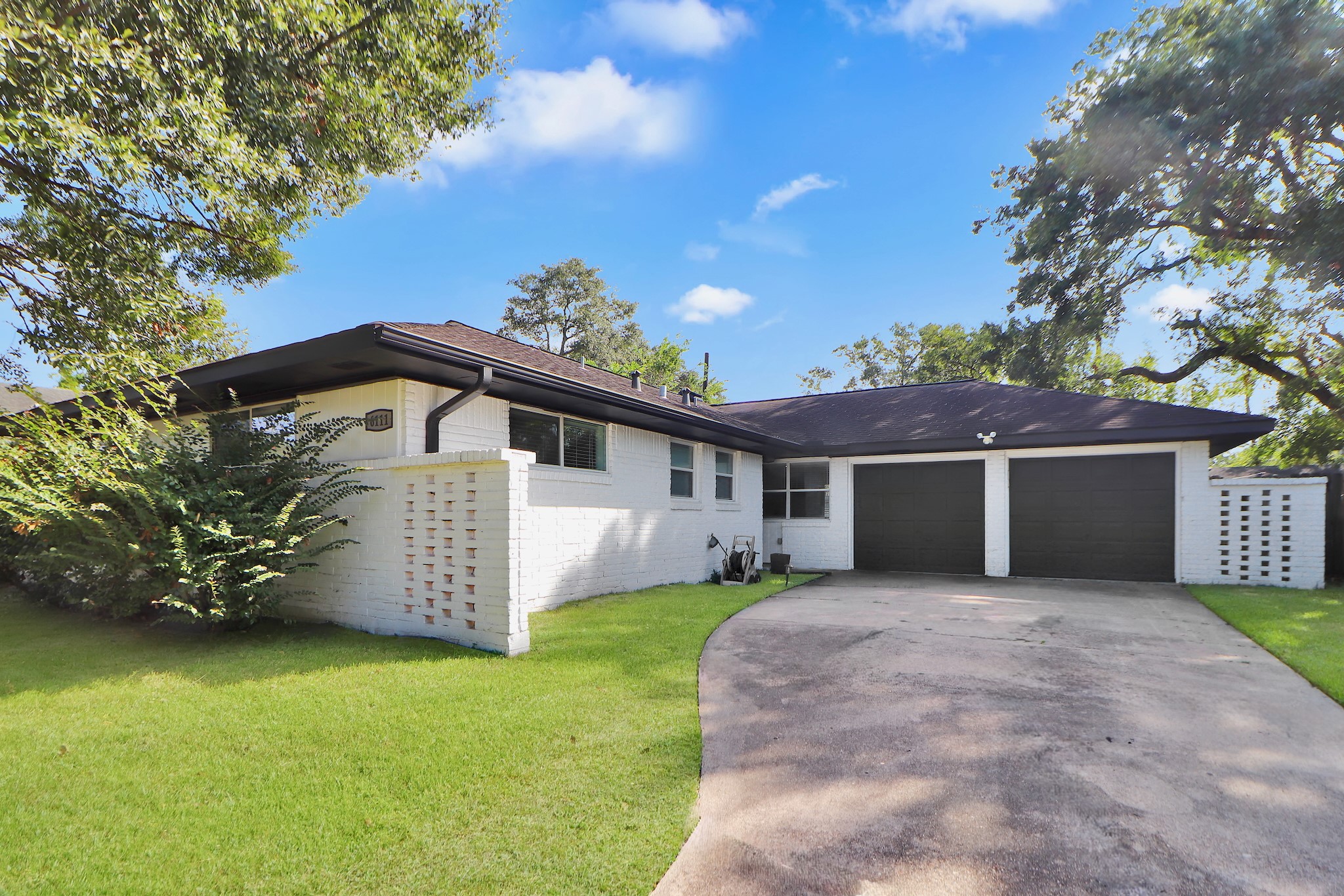 6111 Shadow Crest Street Property Photo 1