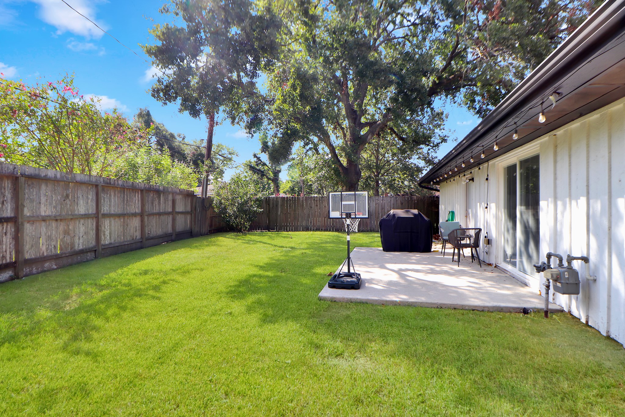 6111 Shadow Crest Street Property Photo 14