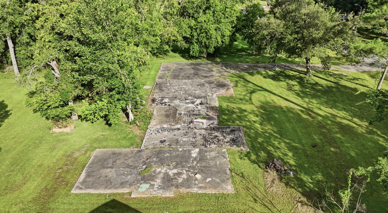 711 Newton Drive Property Photo 3