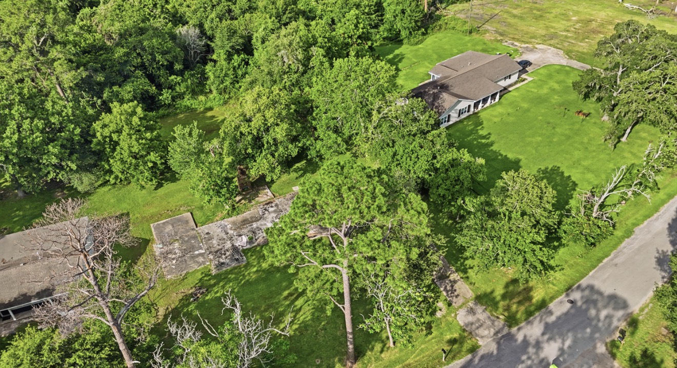 711 Newton Drive Property Photo 4