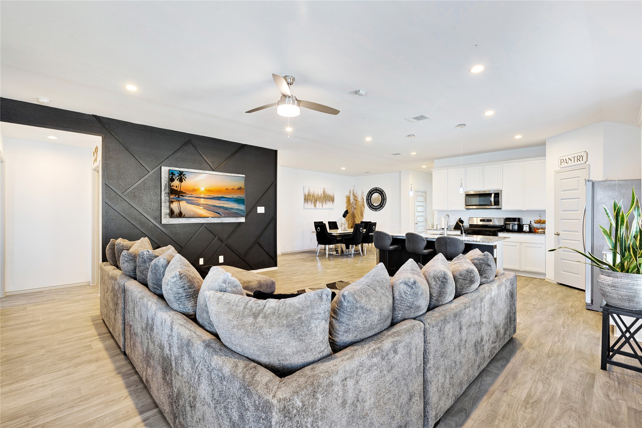 9714 Wall Street Property Photo 1