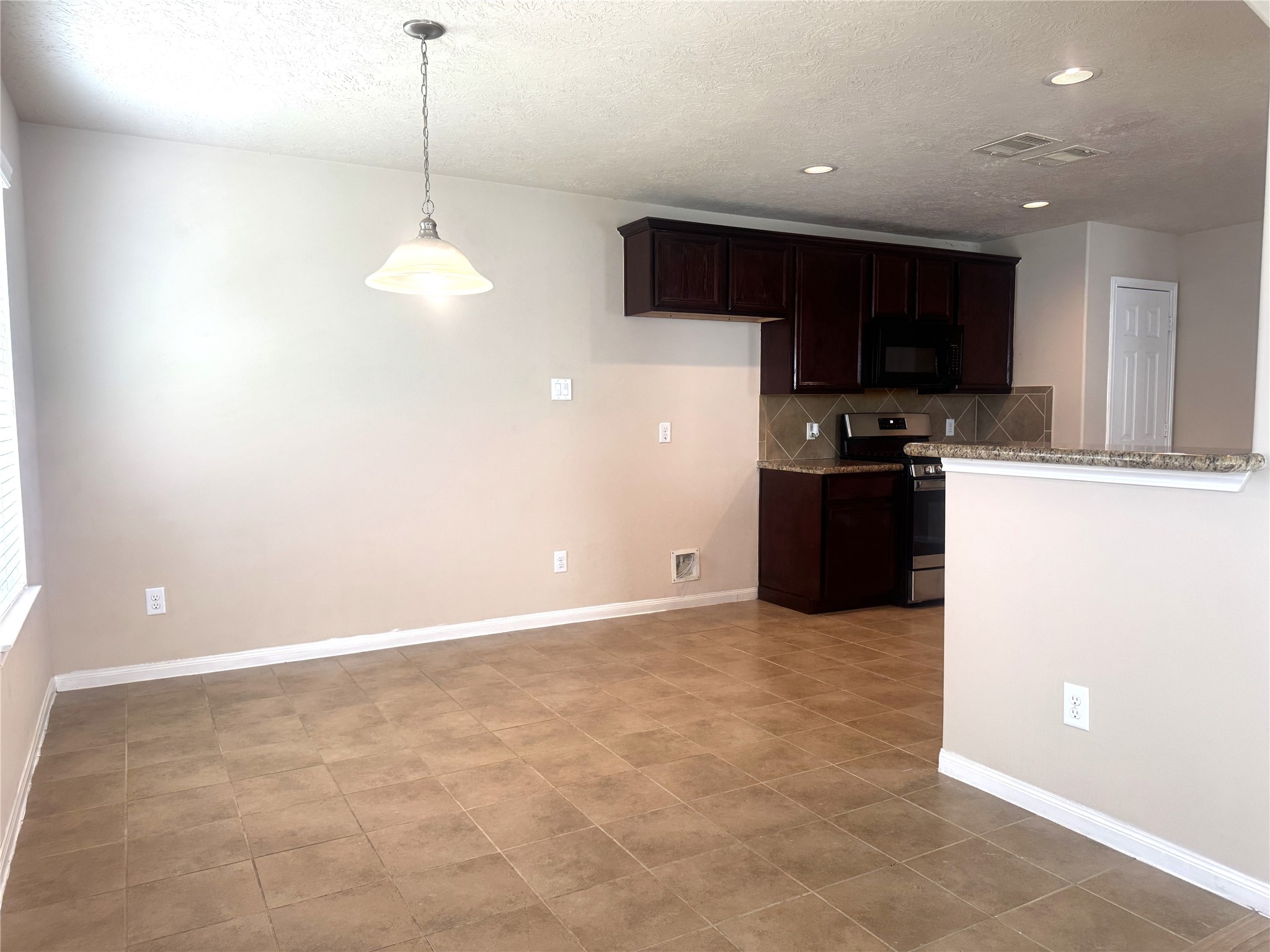 2231 Tandy Park Way Property Photo 8