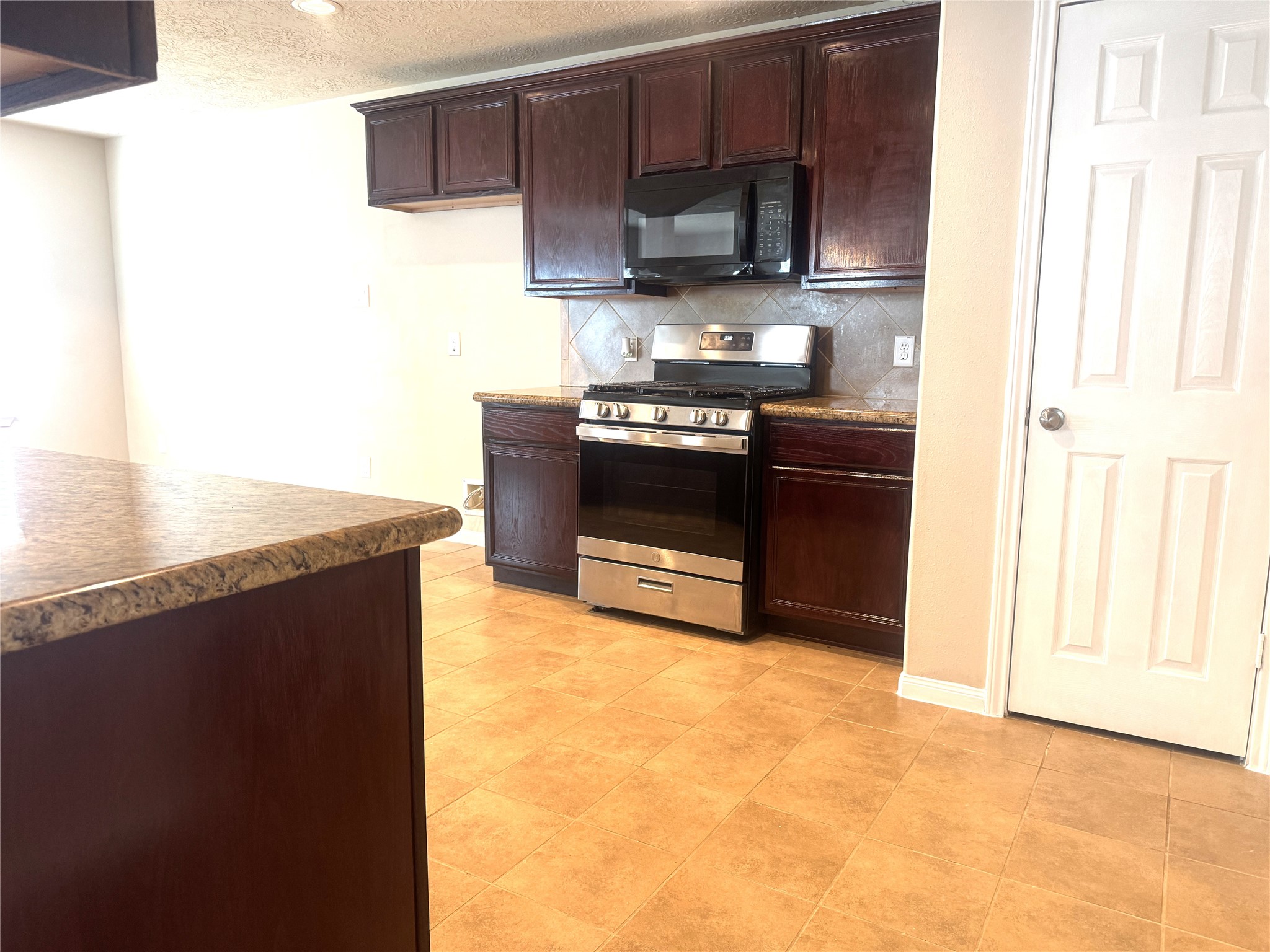 2231 Tandy Park Way Property Photo 9