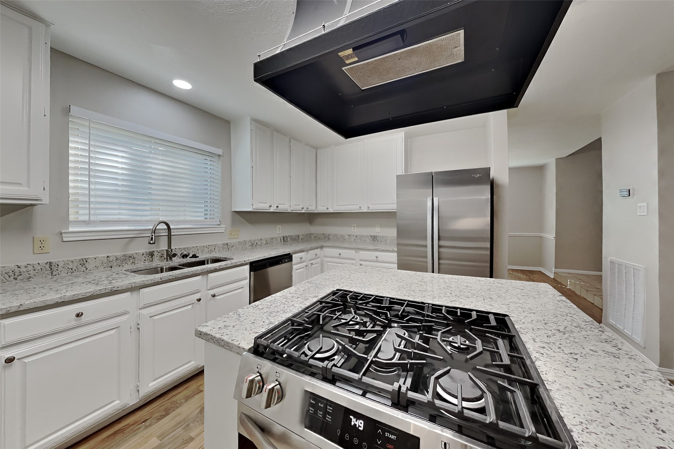 6626 Gentle Bend Drive Property Photo 4