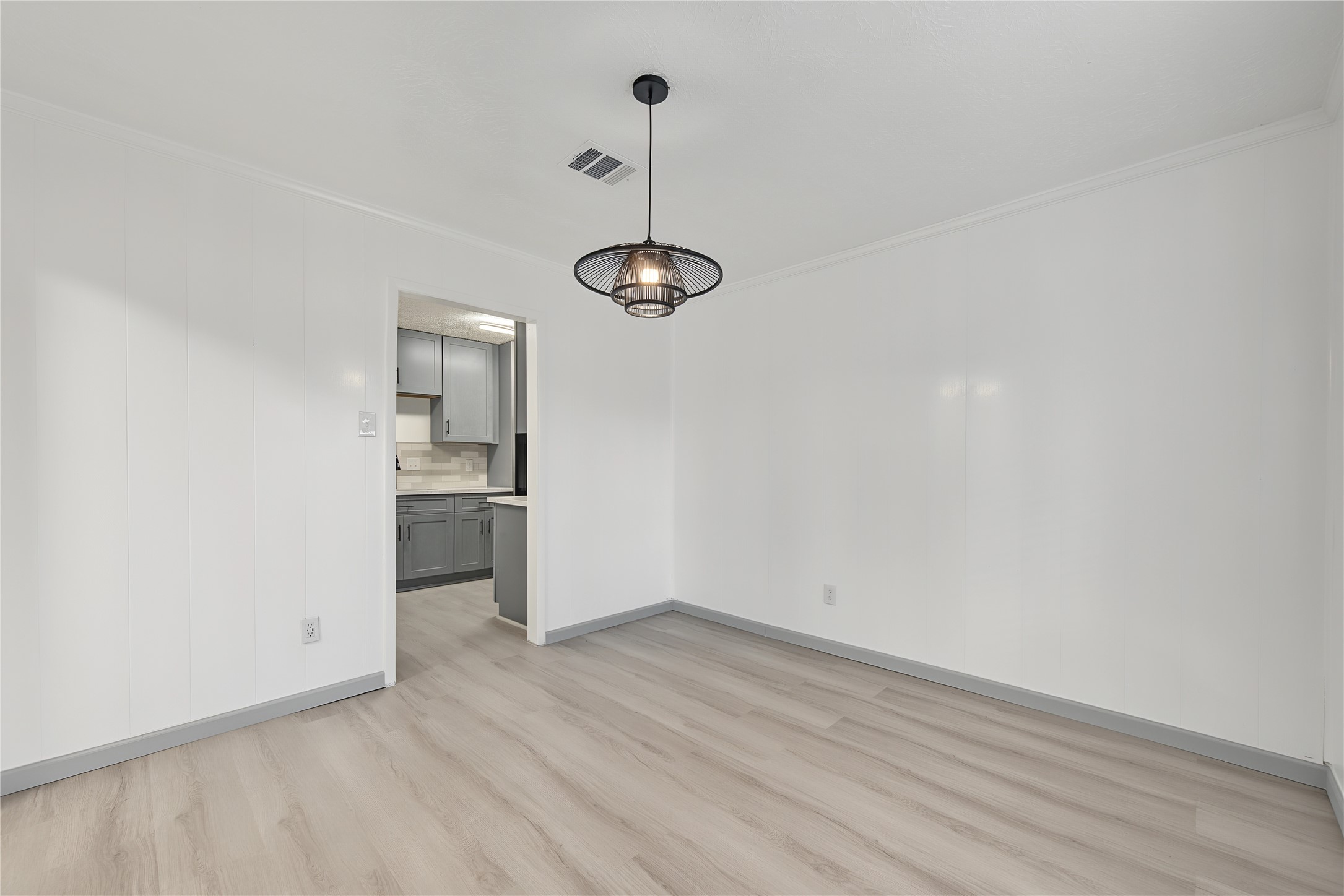 9912 Blue Bird Street Property Photo 4