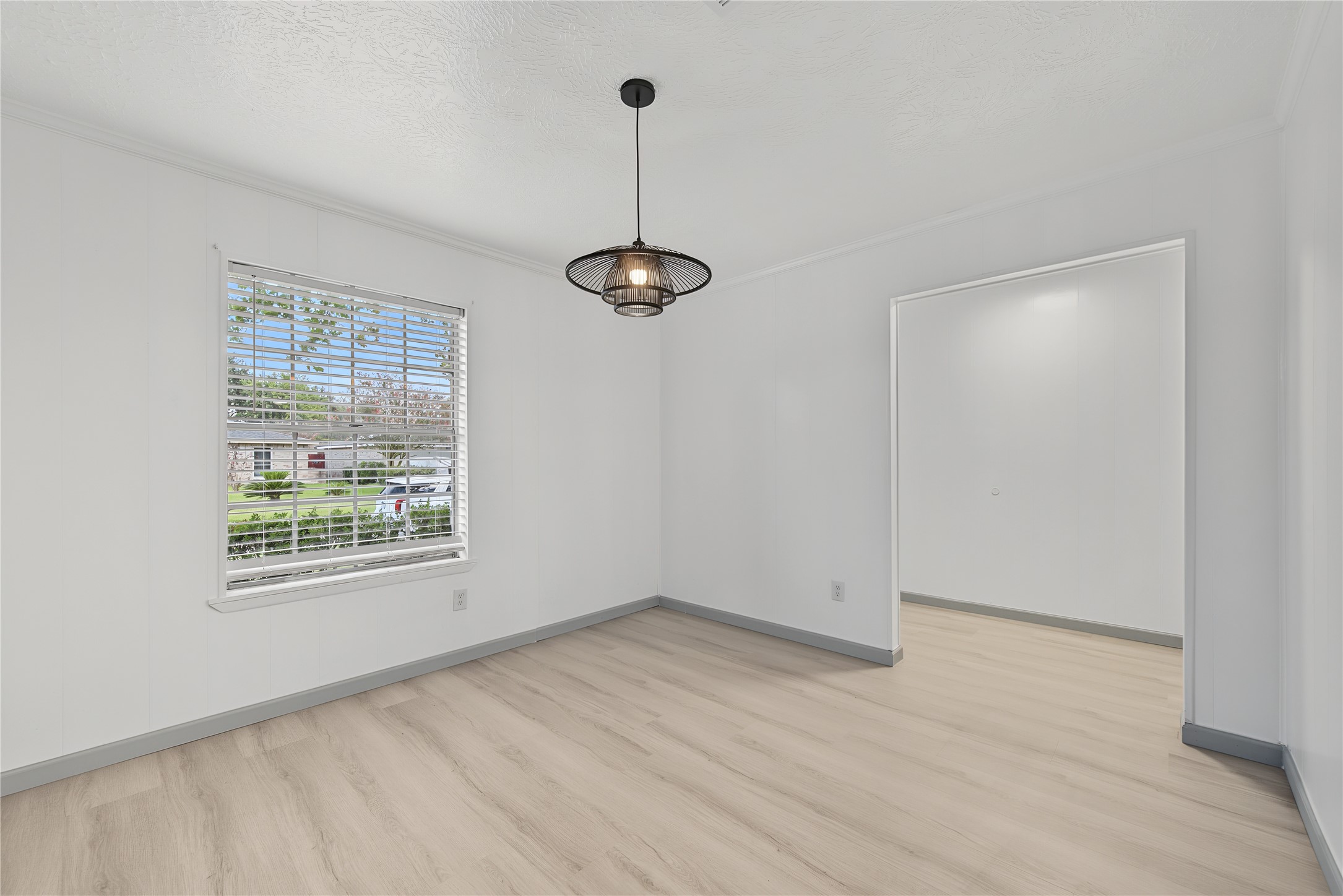 9912 Blue Bird Street Property Photo 5