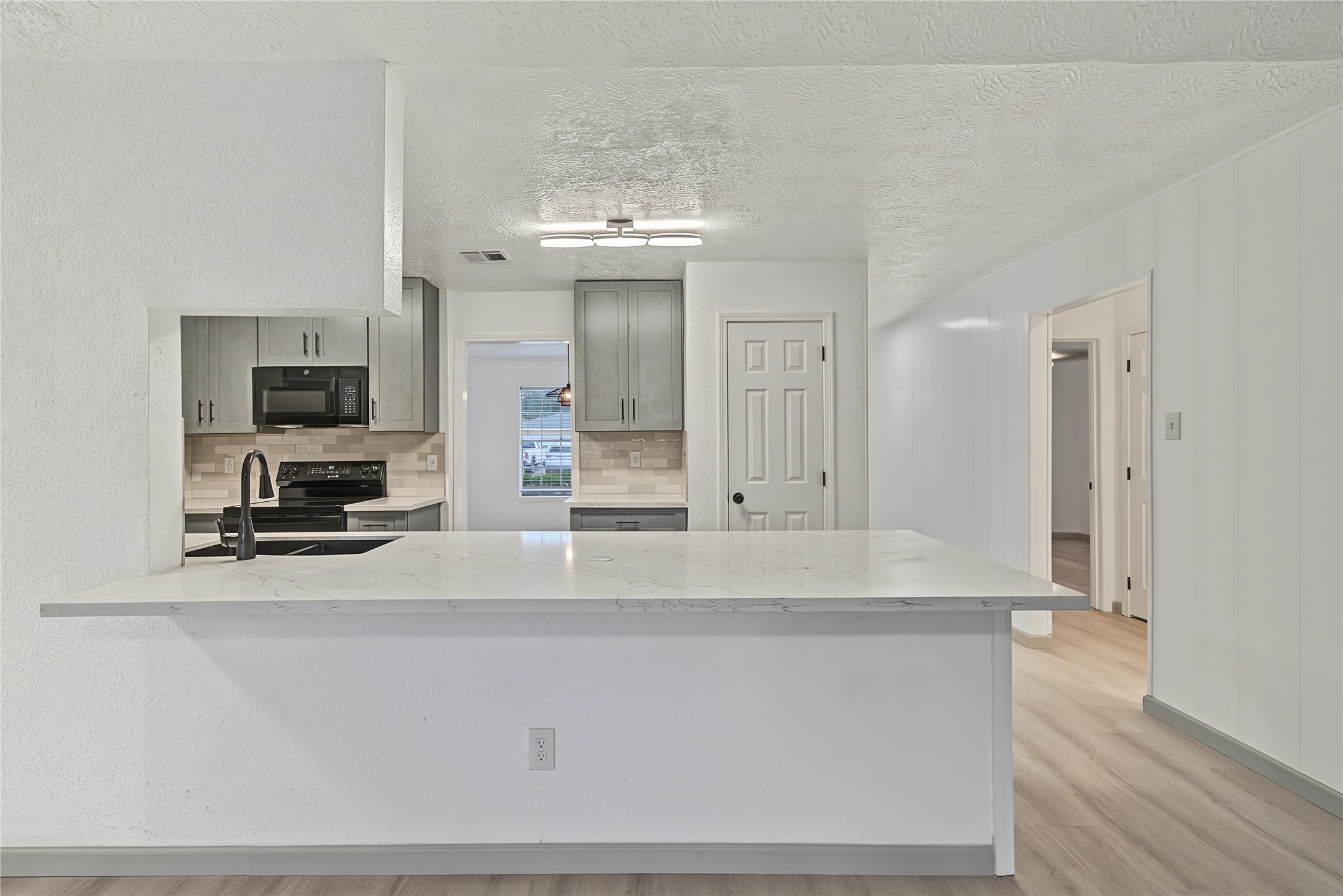 9912 Blue Bird Street Property Photo 8