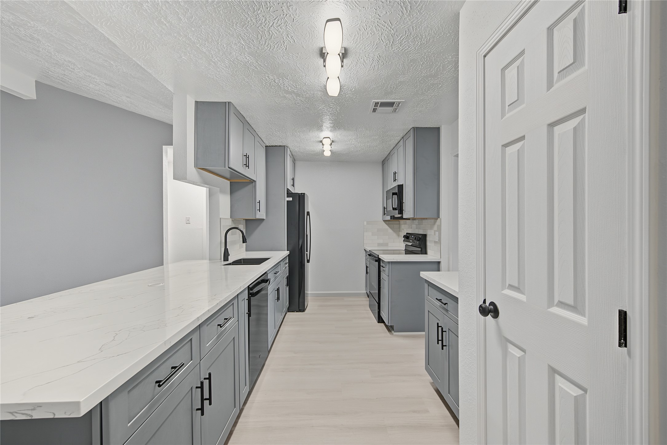 9912 Blue Bird Street Property Photo 10