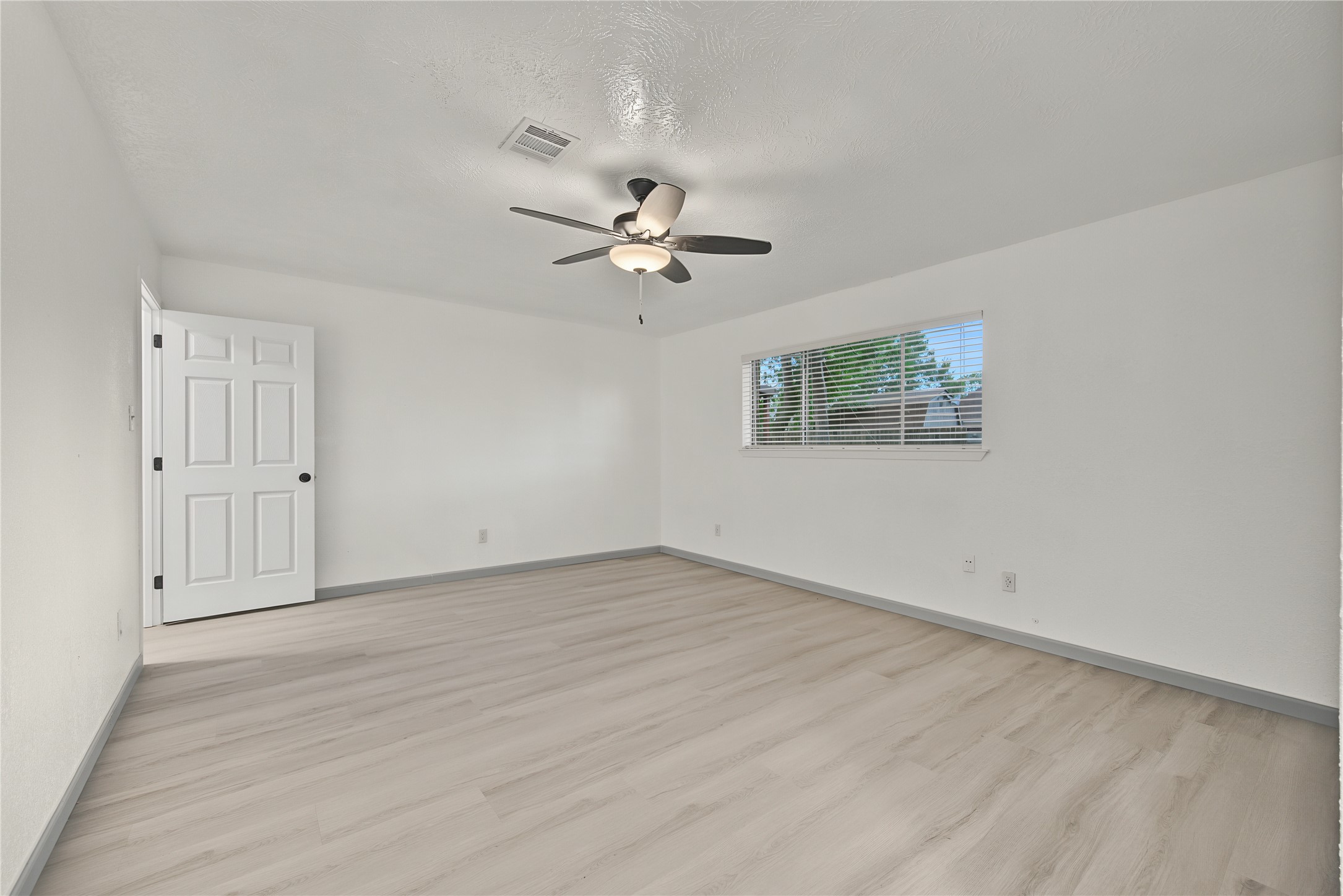 9912 Blue Bird Street Property Photo 22