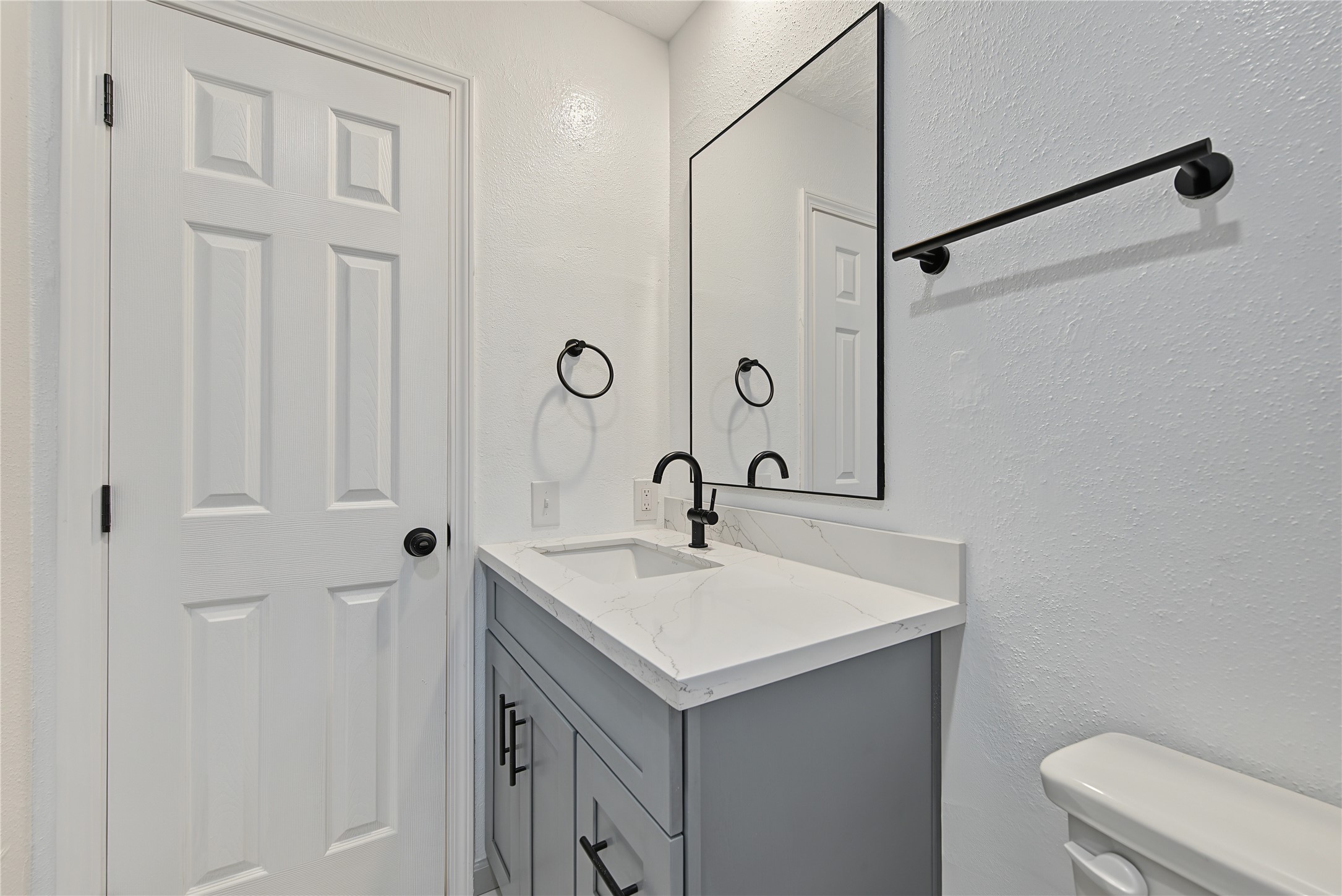 9912 Blue Bird Street Property Photo 33