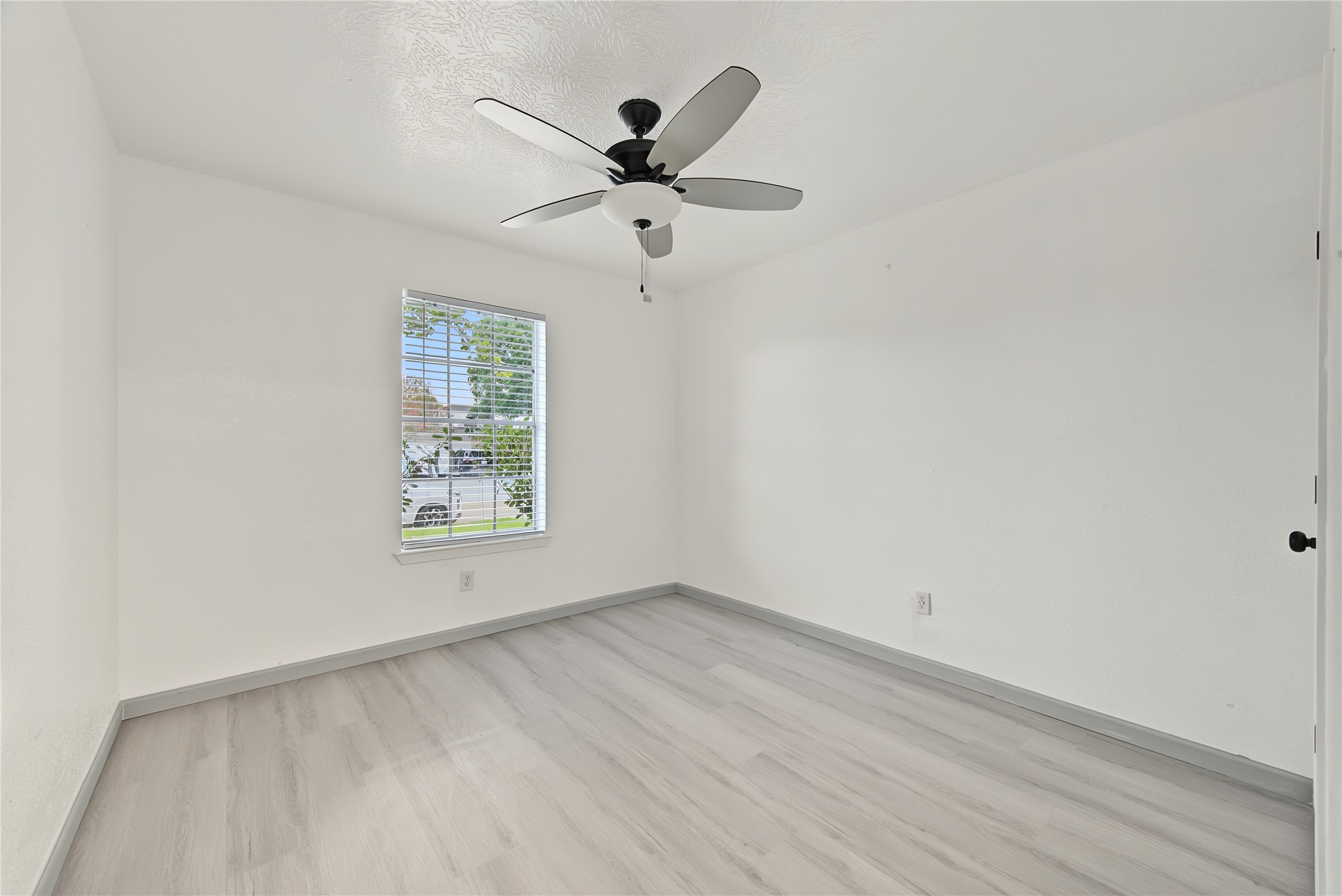 9912 Blue Bird Street Property Photo 35