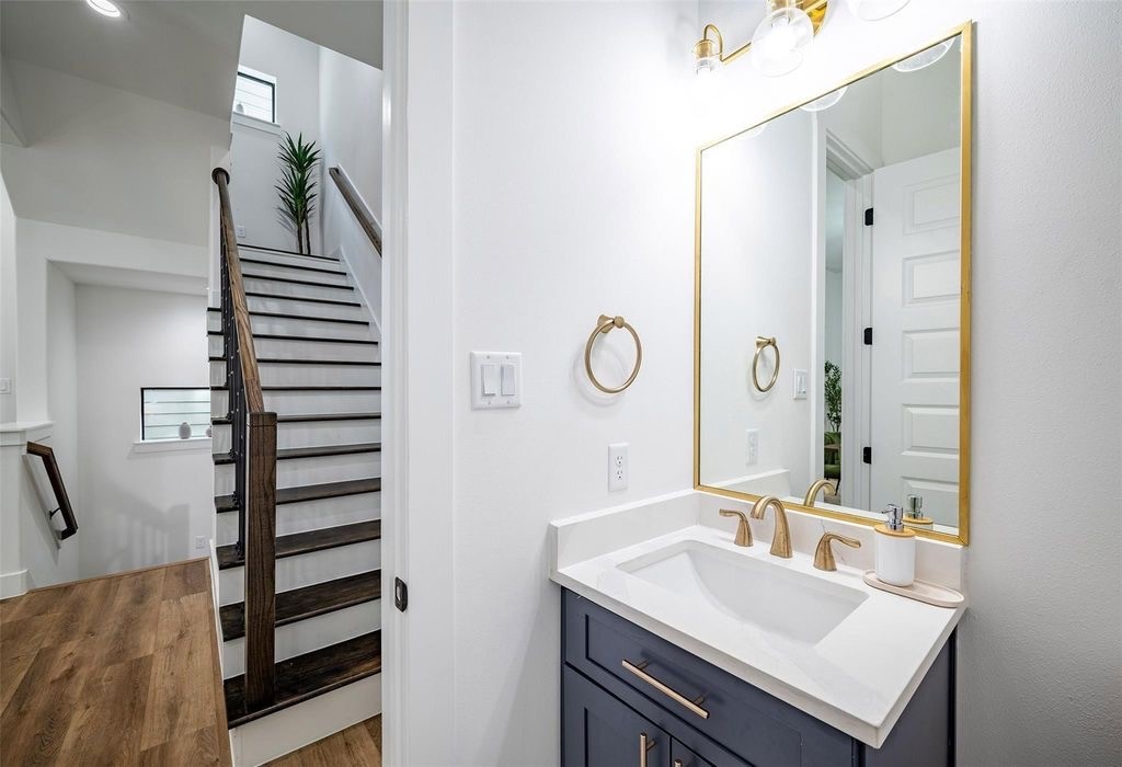 1305 E 27th Street B Property Photo 15